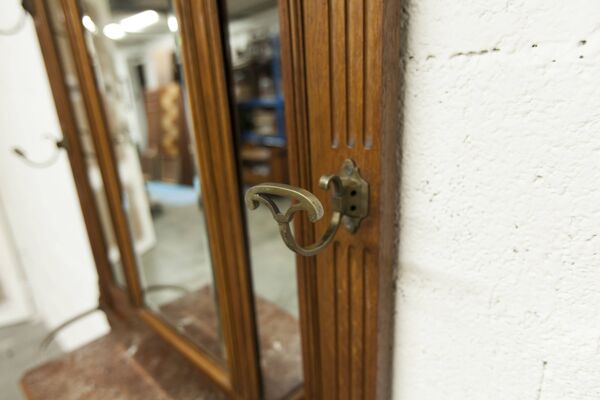 Vestiaire Napoléon III en noyer fin 19e, 3 miroirs, marbre