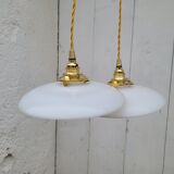 Duo of suspensions in white opaline
