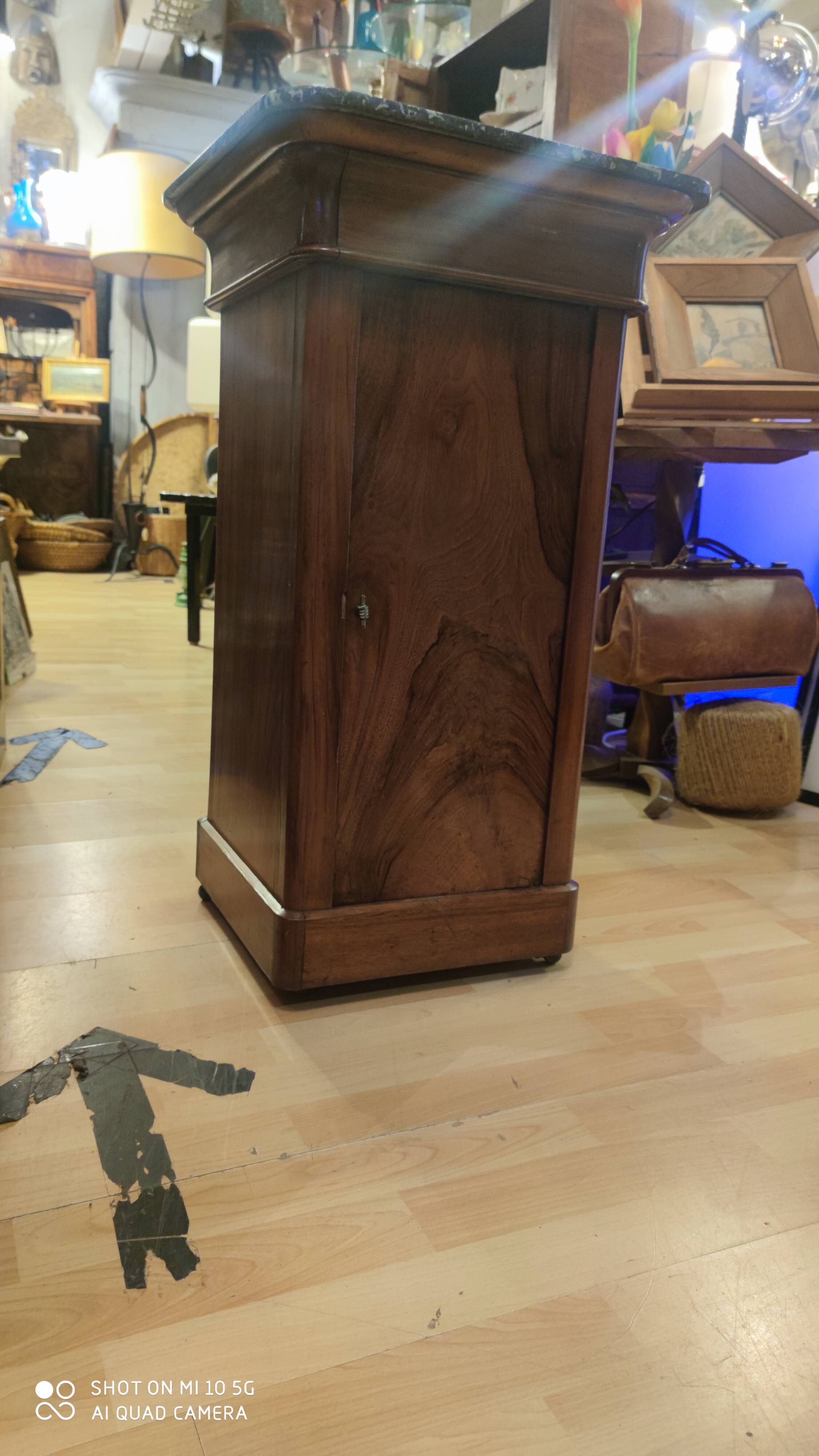 Chevet roulant 4 faces en noyer époque Restauration