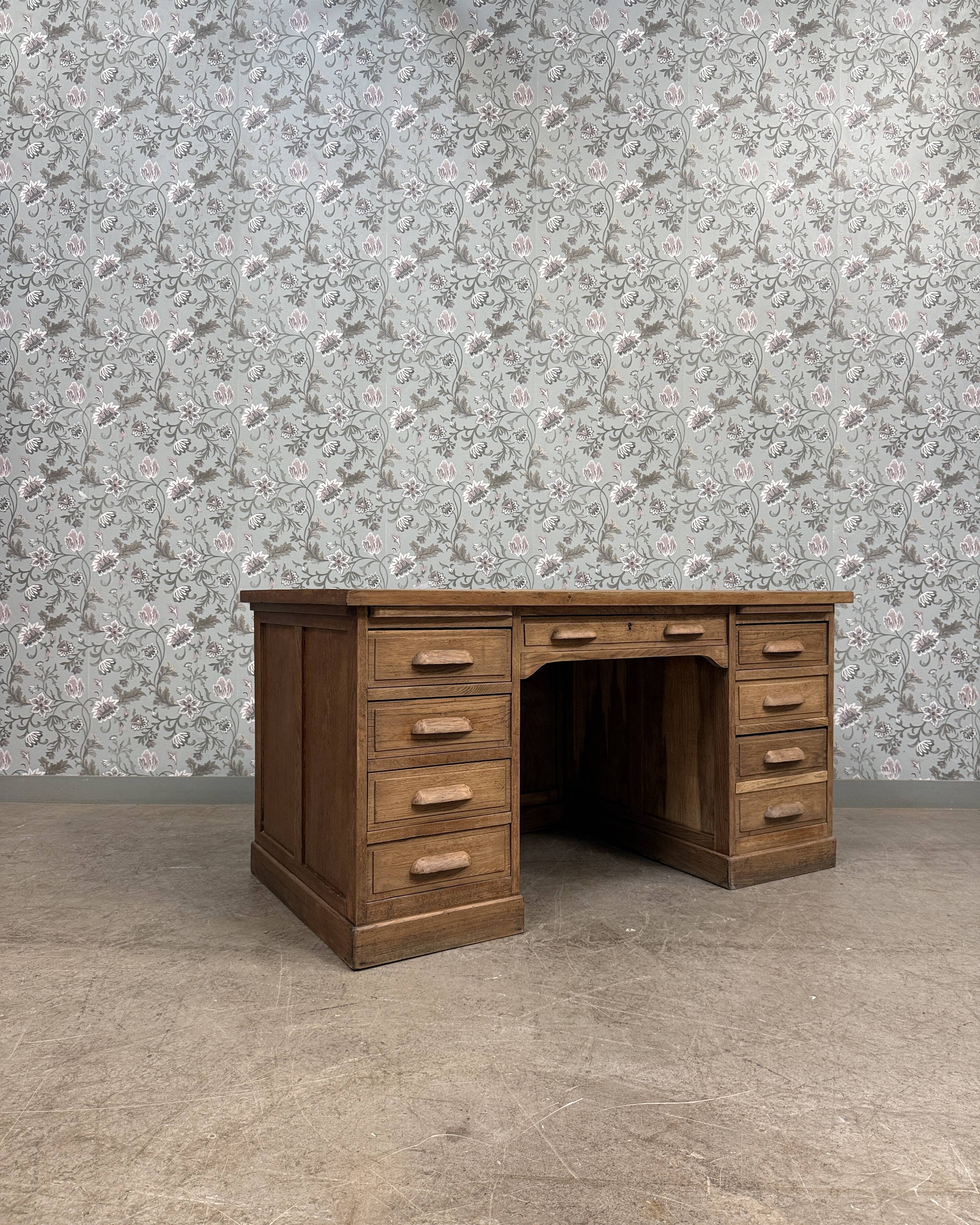 Bureau de ministre en chêne (rénové)