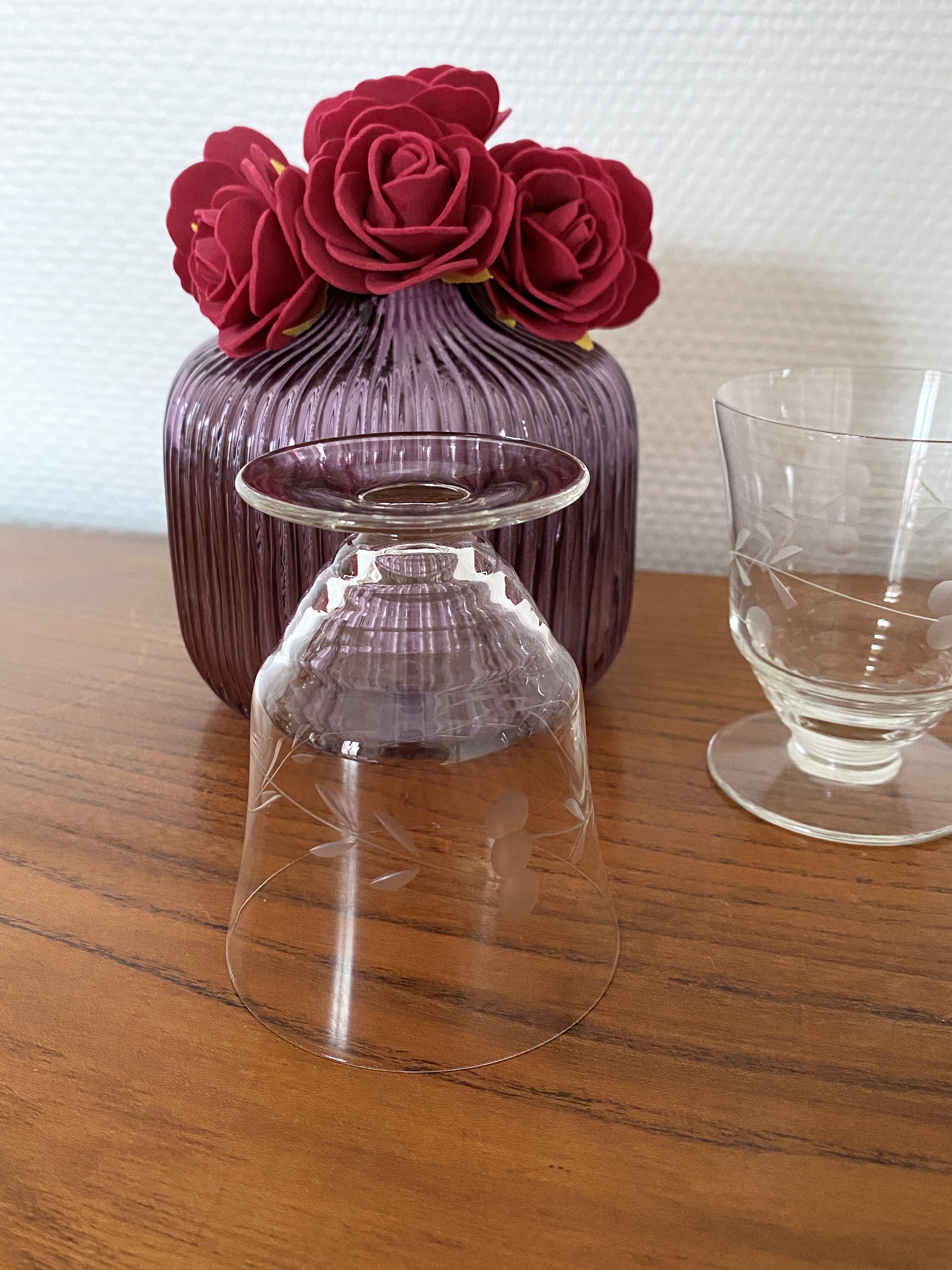 4 engraved wine glasses