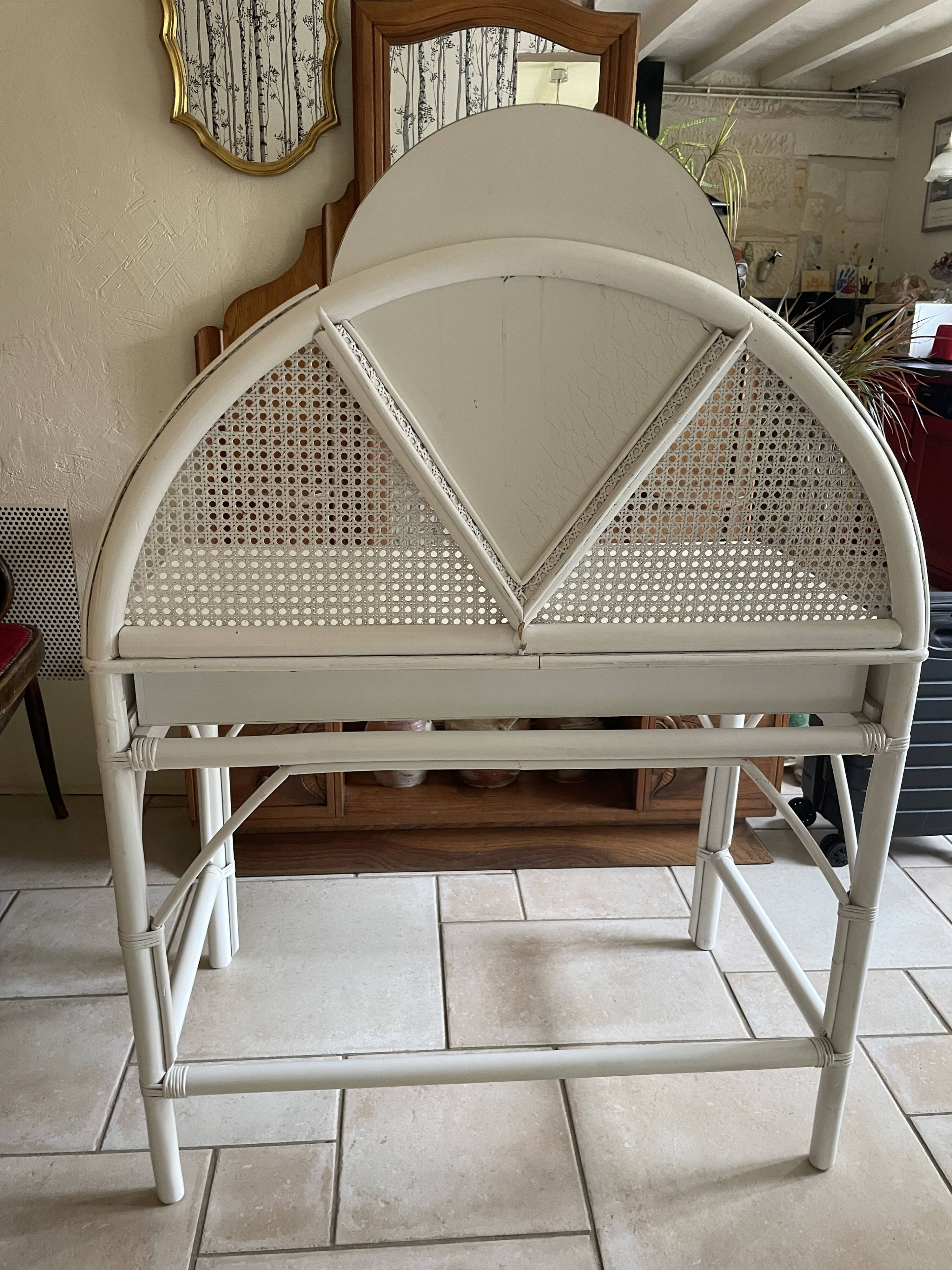 Coiffeuse en rotin blanc