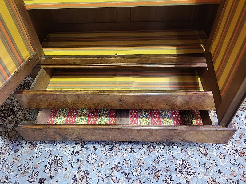 BUR WALNUT CABINET 2 DOORS 2 DRAWERS