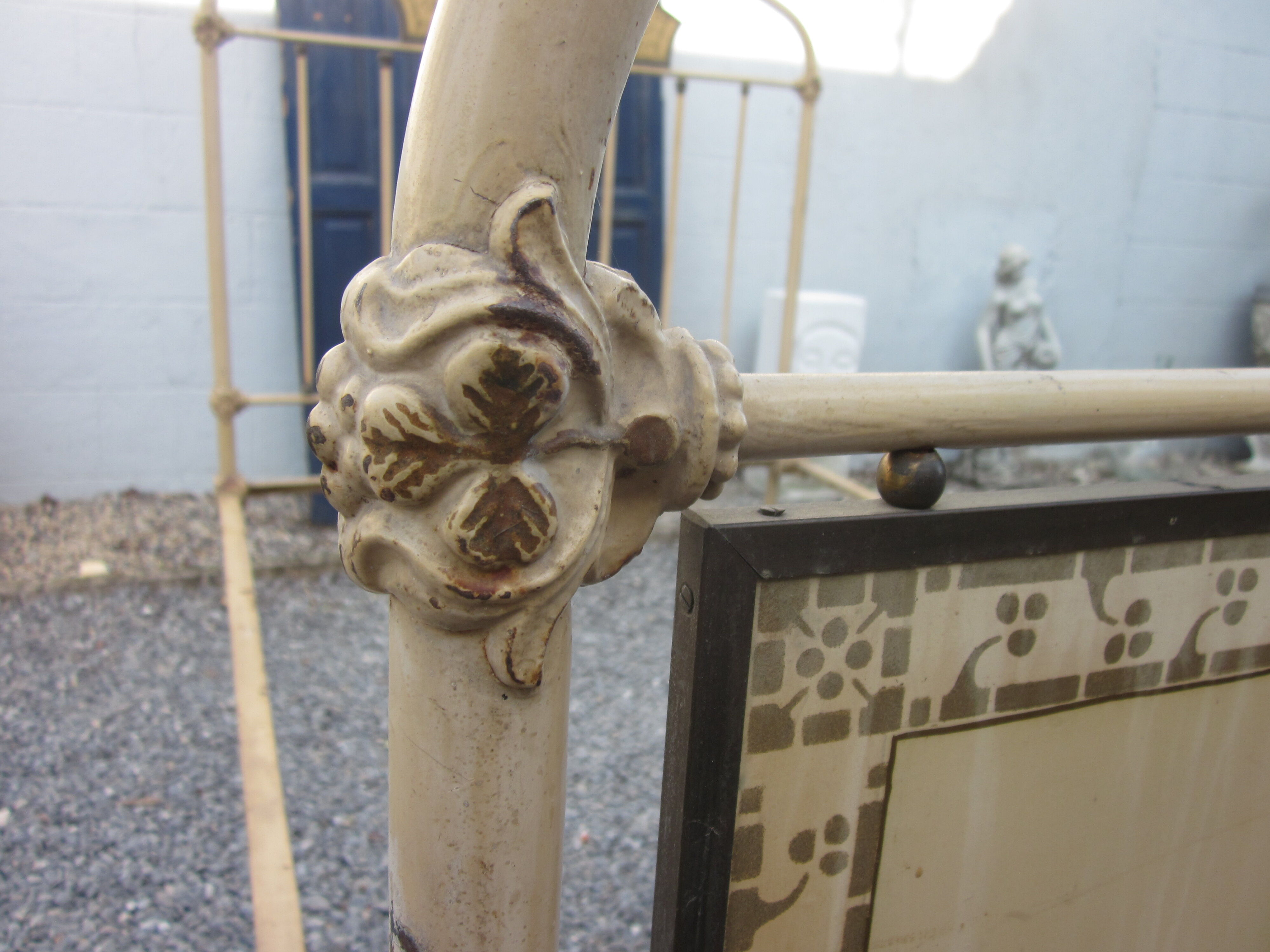 Iron bed of the 20s and 30s