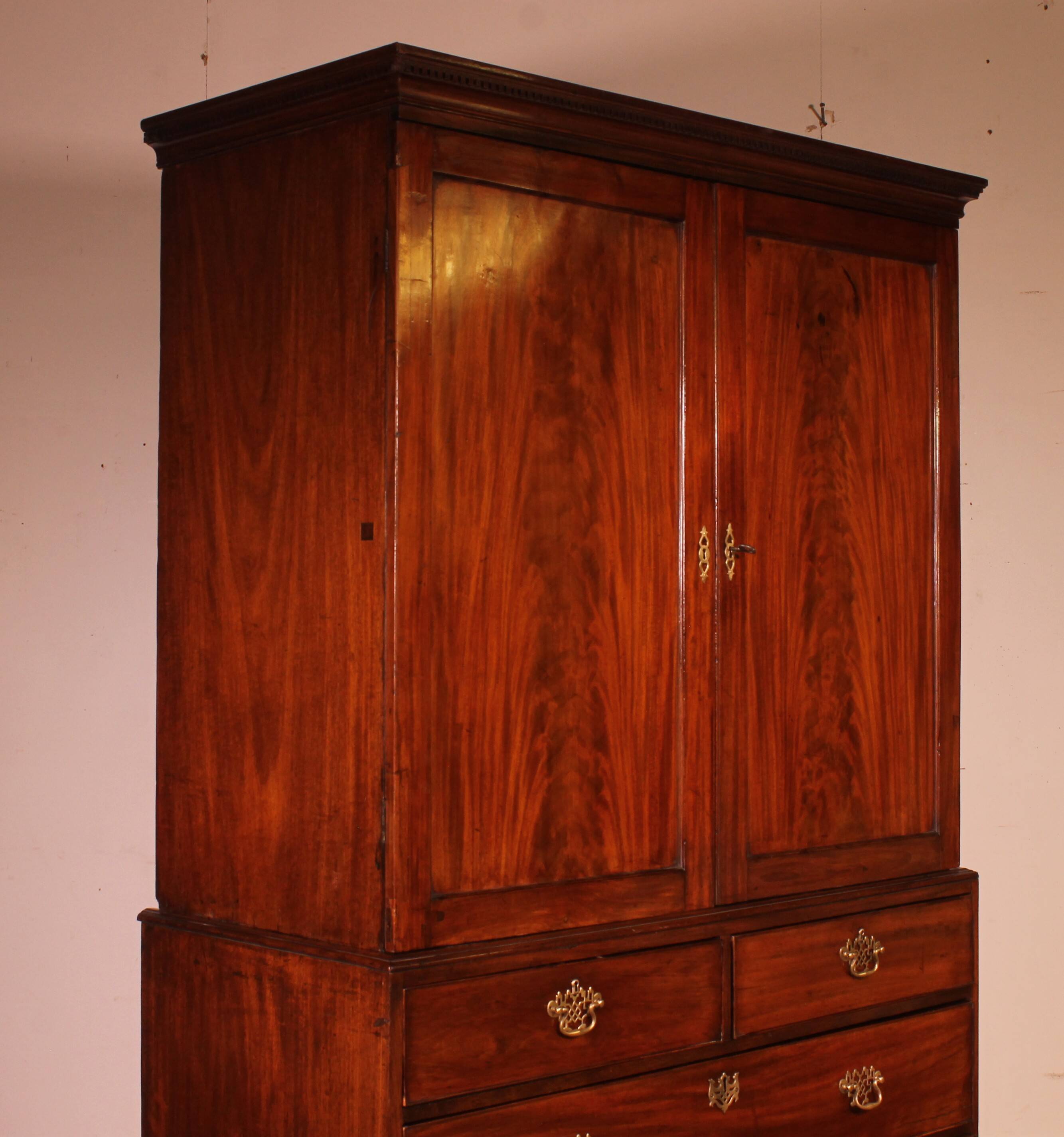linen press en acajou du 18° siècle