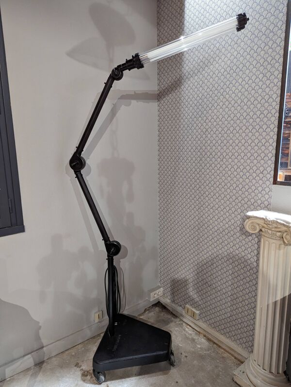 Lampadaire industriel Toulemonde garage aéronautique