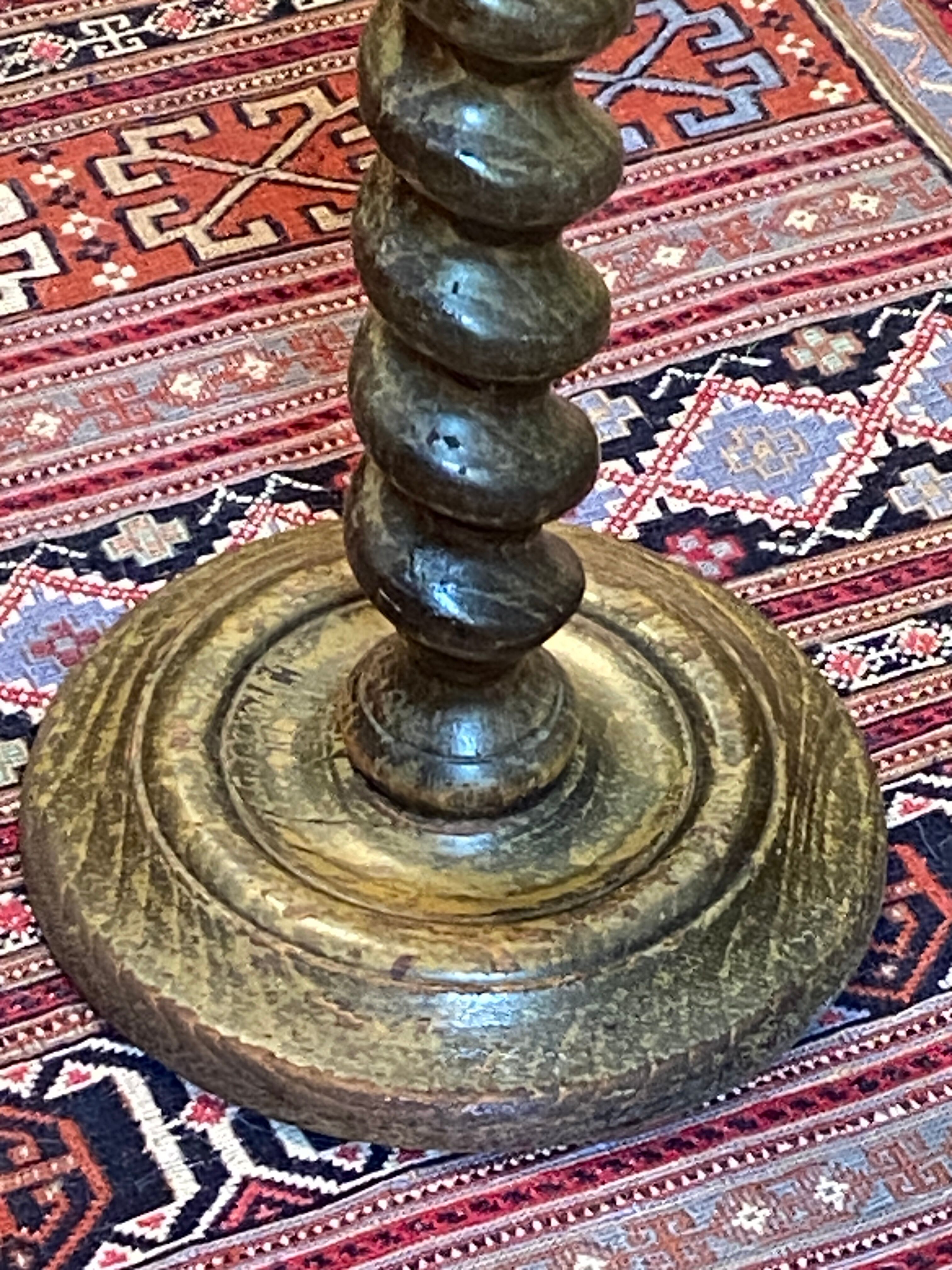 Colonne en bois touné