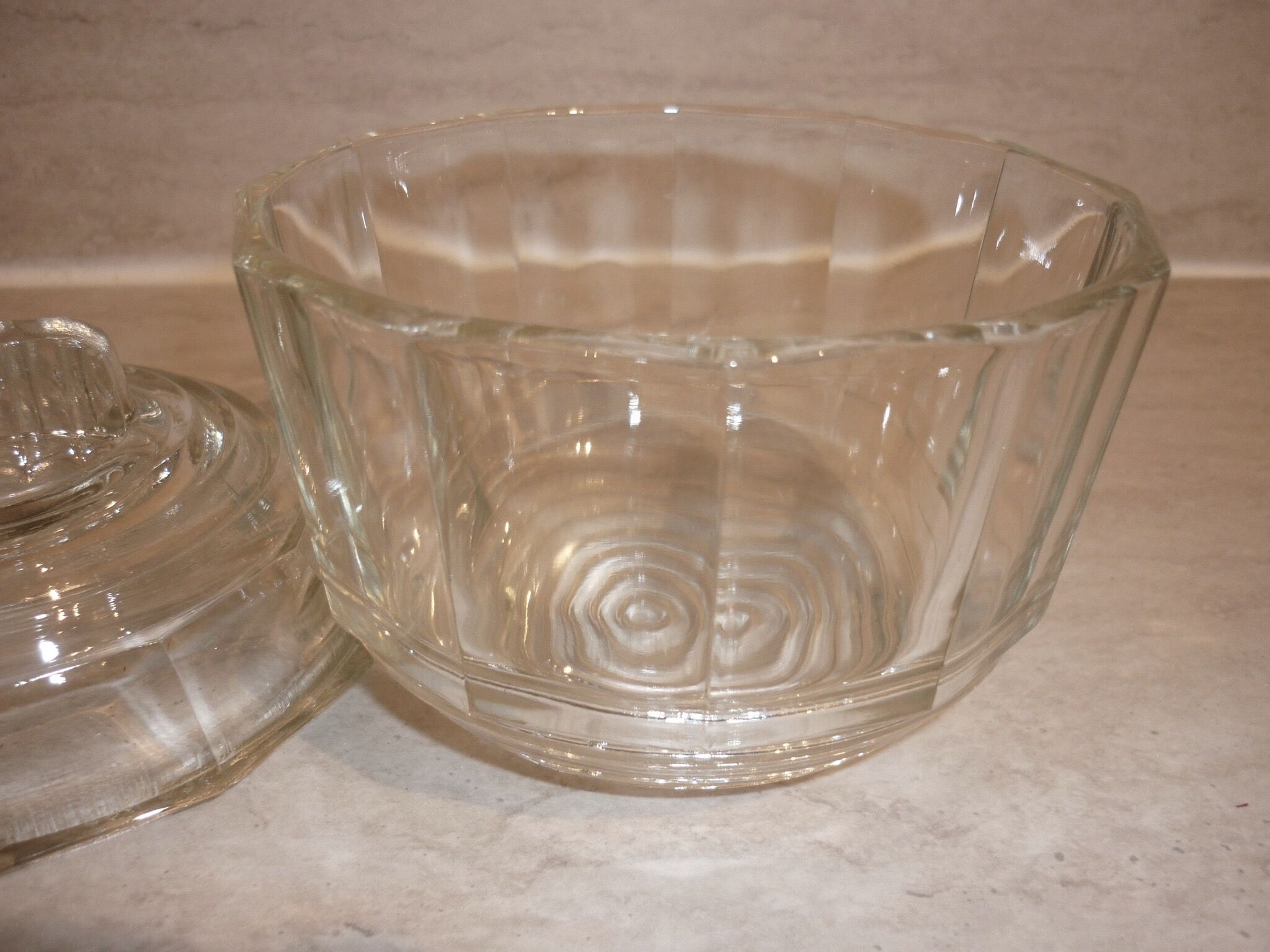 Sucrier de table en verre moulé transparent art déco