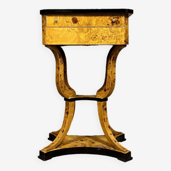 Table d'apparat ou table a couture style Charles X en loupe d'orme époque XXeme