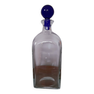 Glass carafe with rounded edges