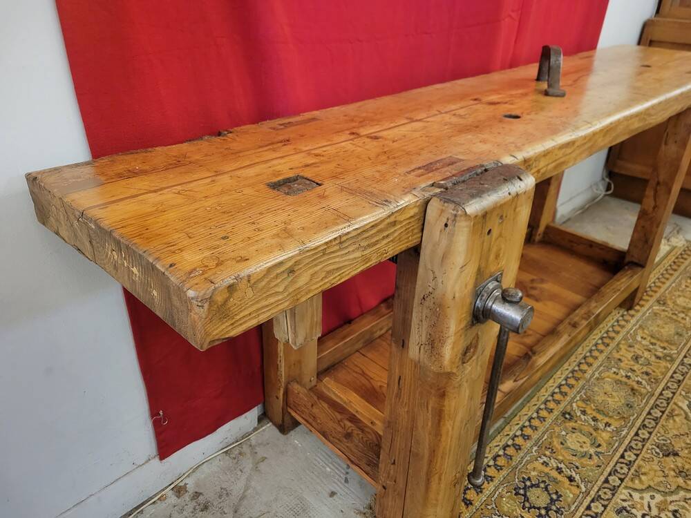 Woodworking bench