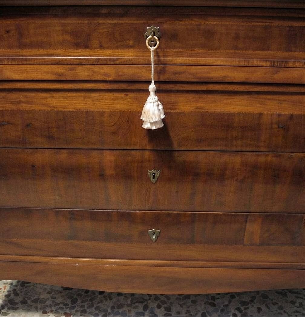 Commode ancienne en noyer, 1880
