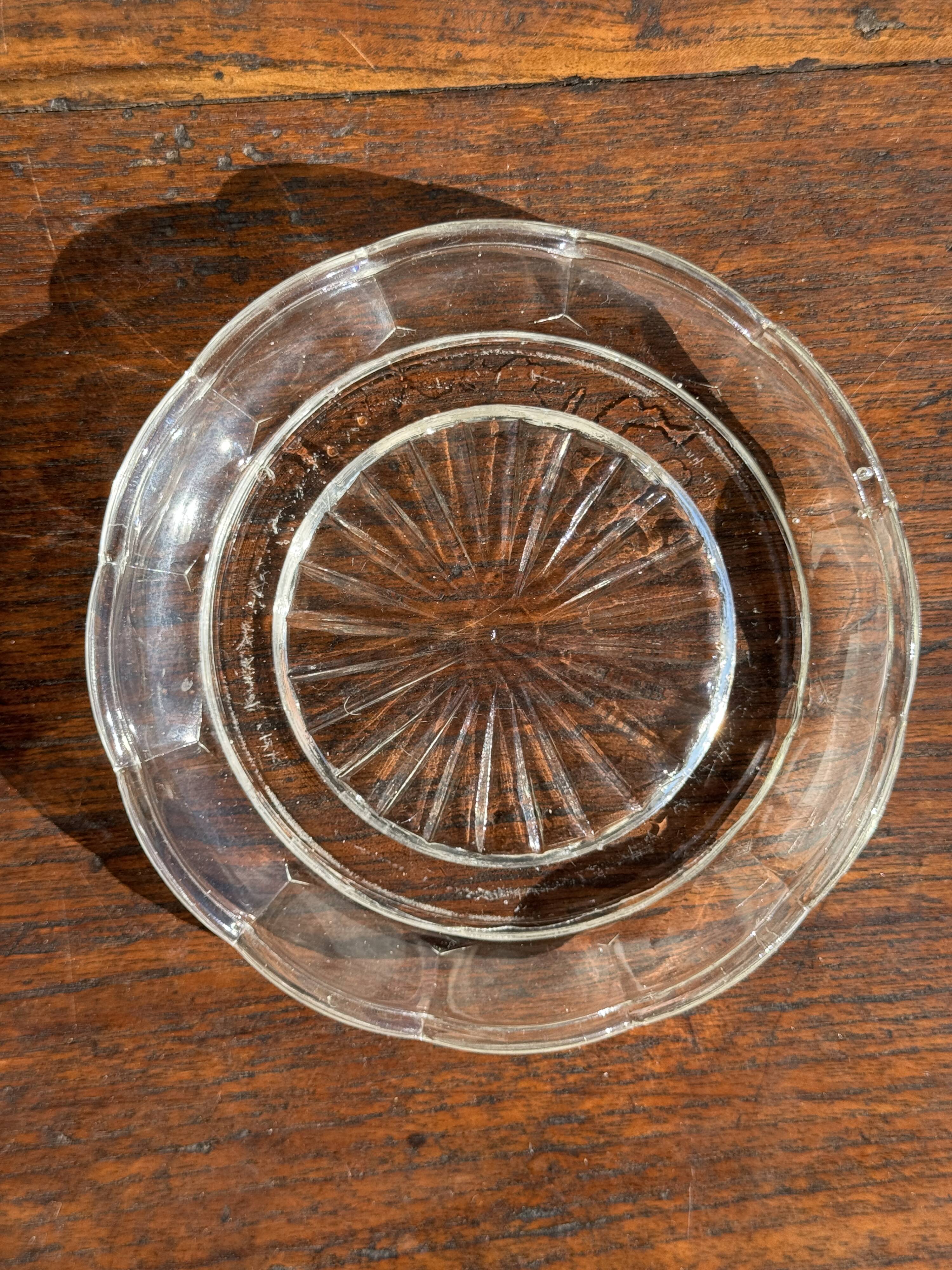 Cendrier vintage en verre moulé en forme de fleur D14 H2,5