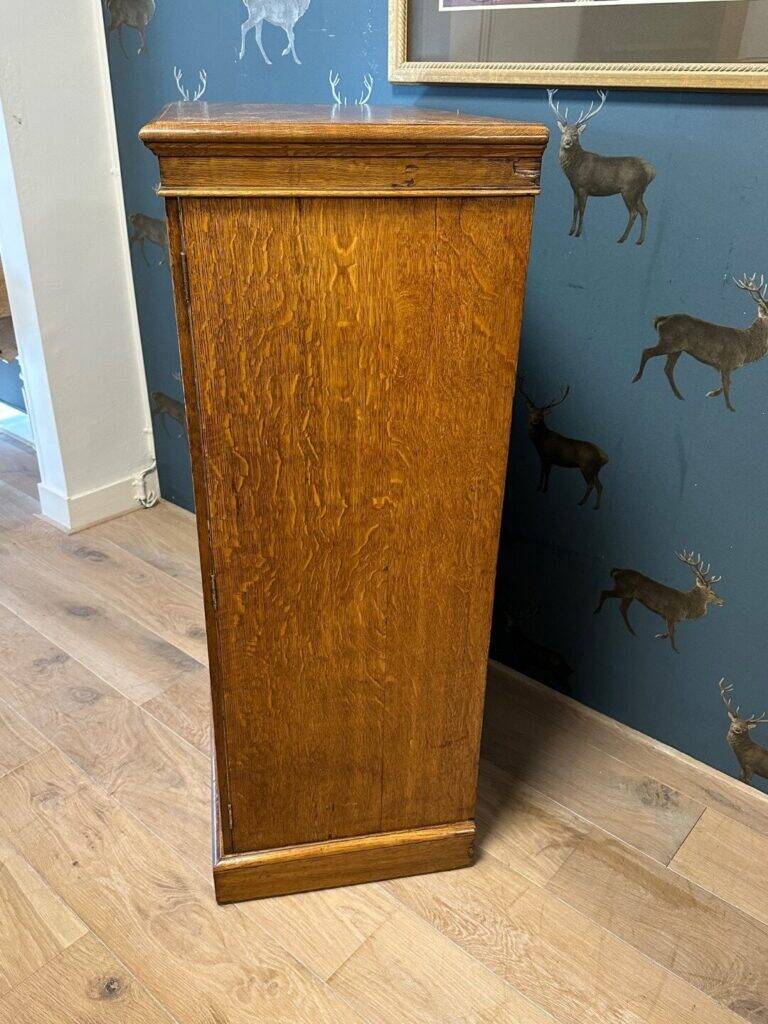 Commode Wellington en chêne antique