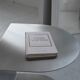 Table d'appoint en acier inoxydable en forme de C Veliento