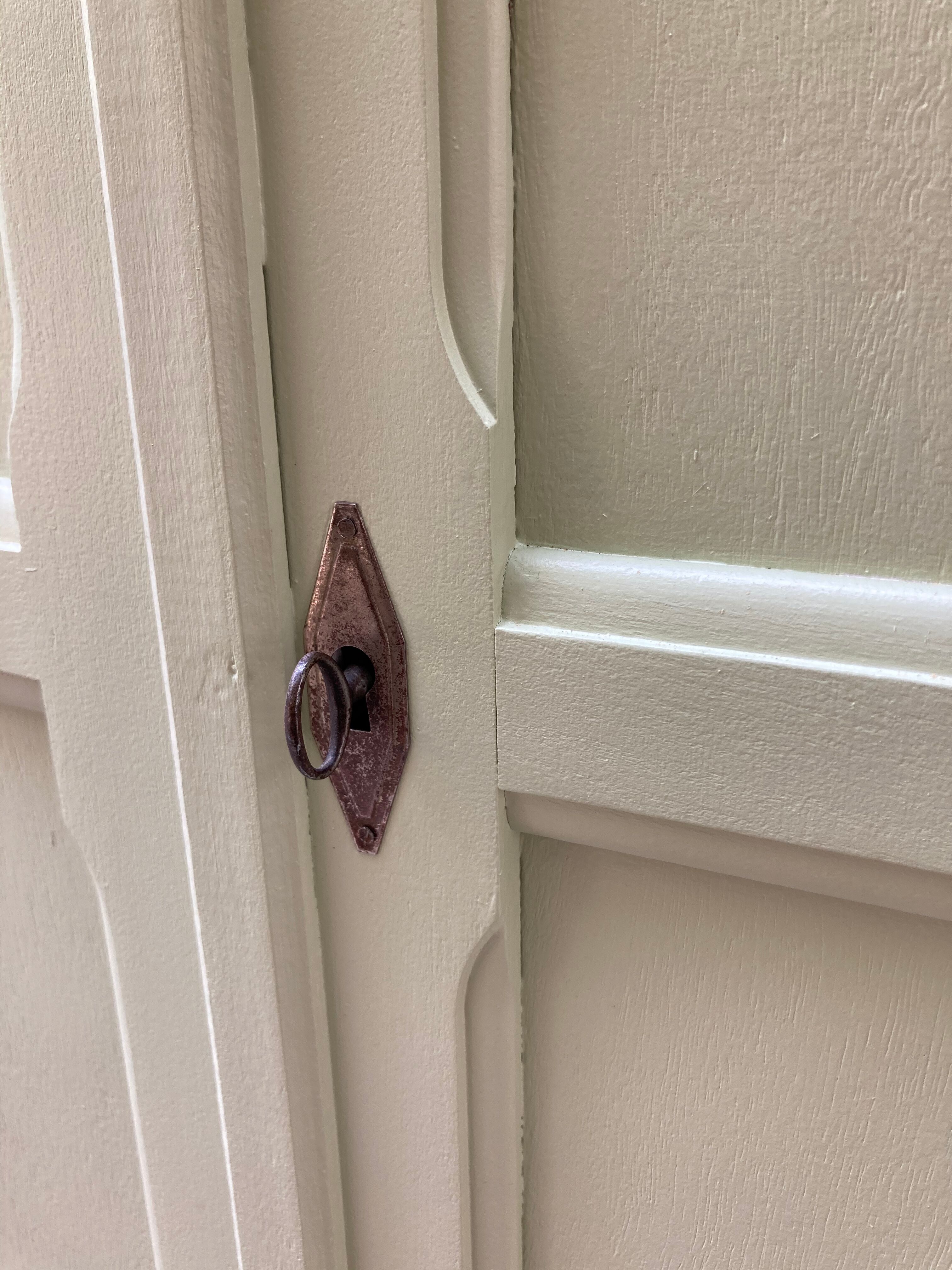 Parisian linden cabinet