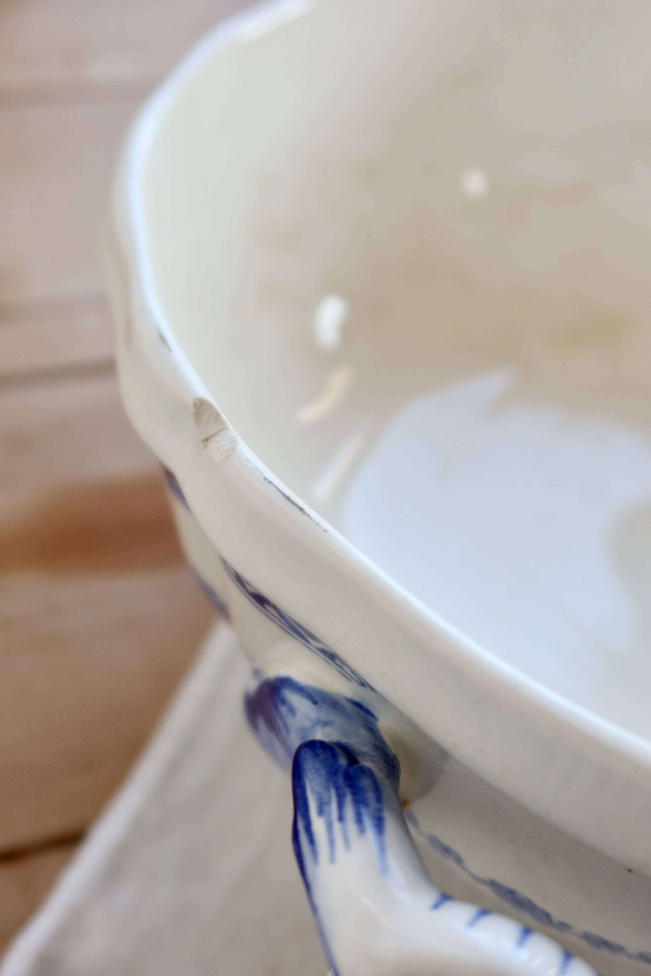 Large antique soup tureen in Gien earthenware – Royal model
