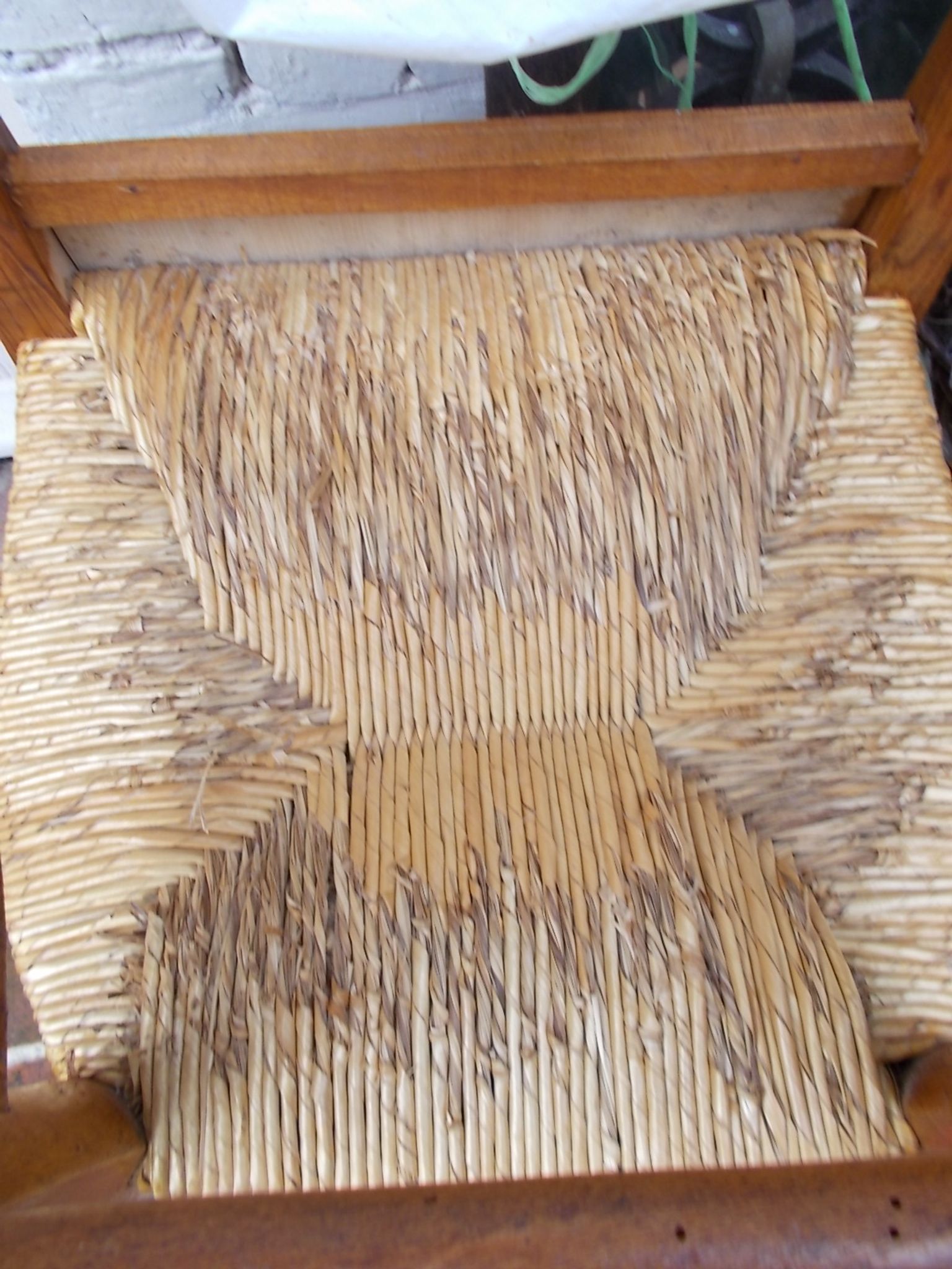 Rush seat chair in acacia