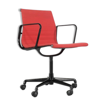 "EA 117" armchair by Charles and Ray Eames for ICF USA 1969.