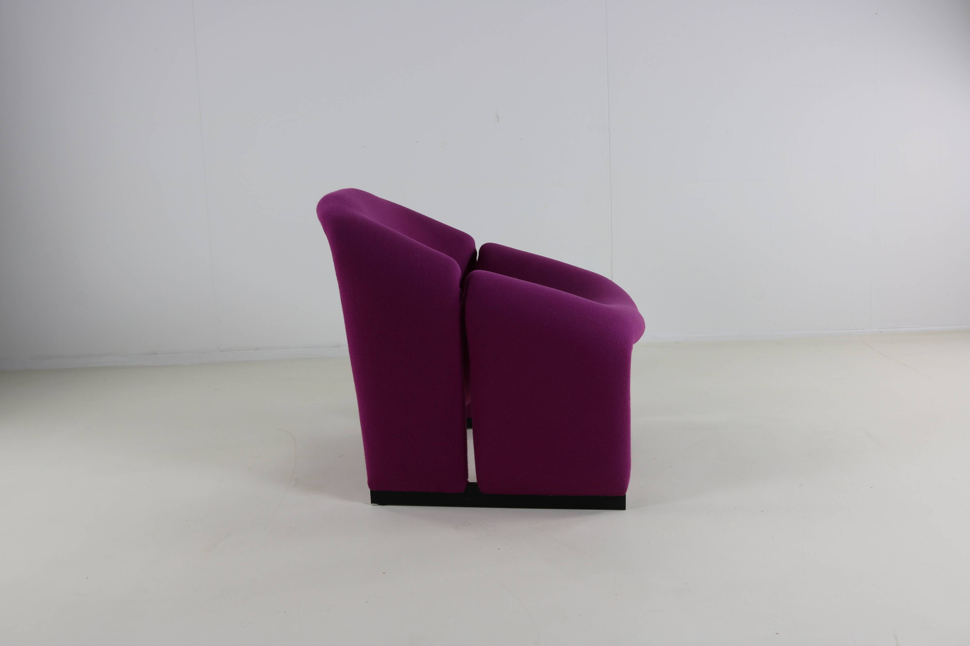 Beautiful and colorful M/Groovy designer chair by Pierre Paulin for Artifort