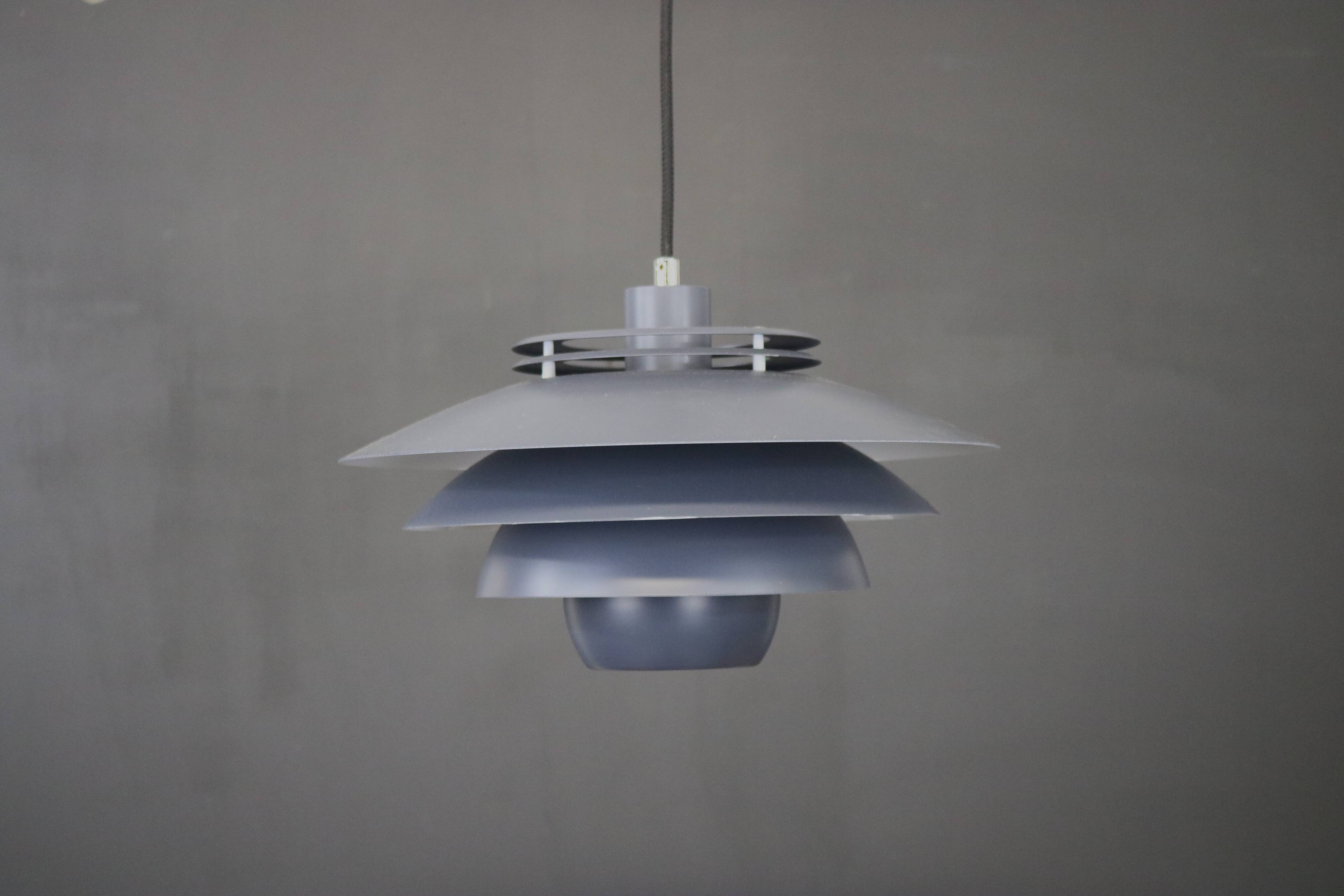 Beautiful antracite black Nordic pendant lamp