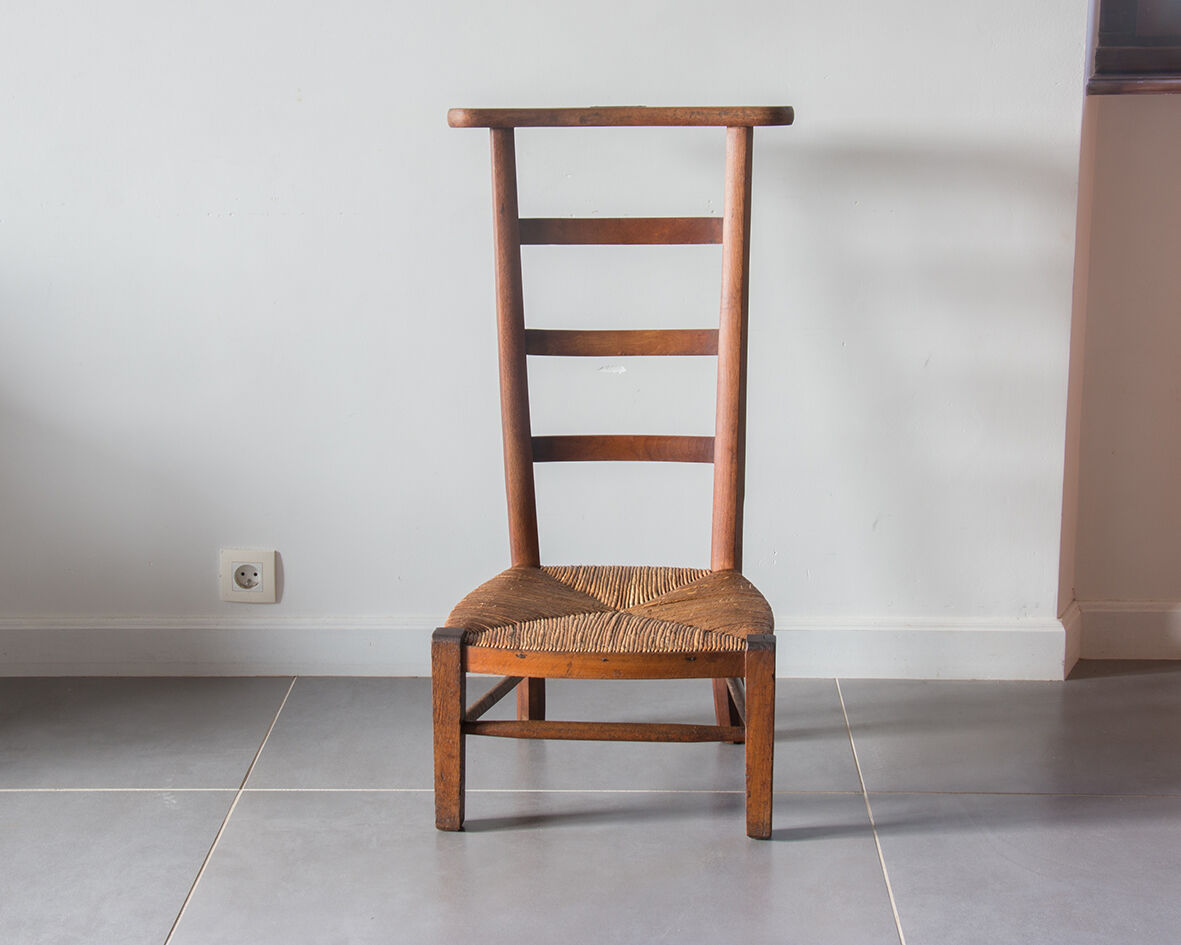 Ancient prayer-god chair