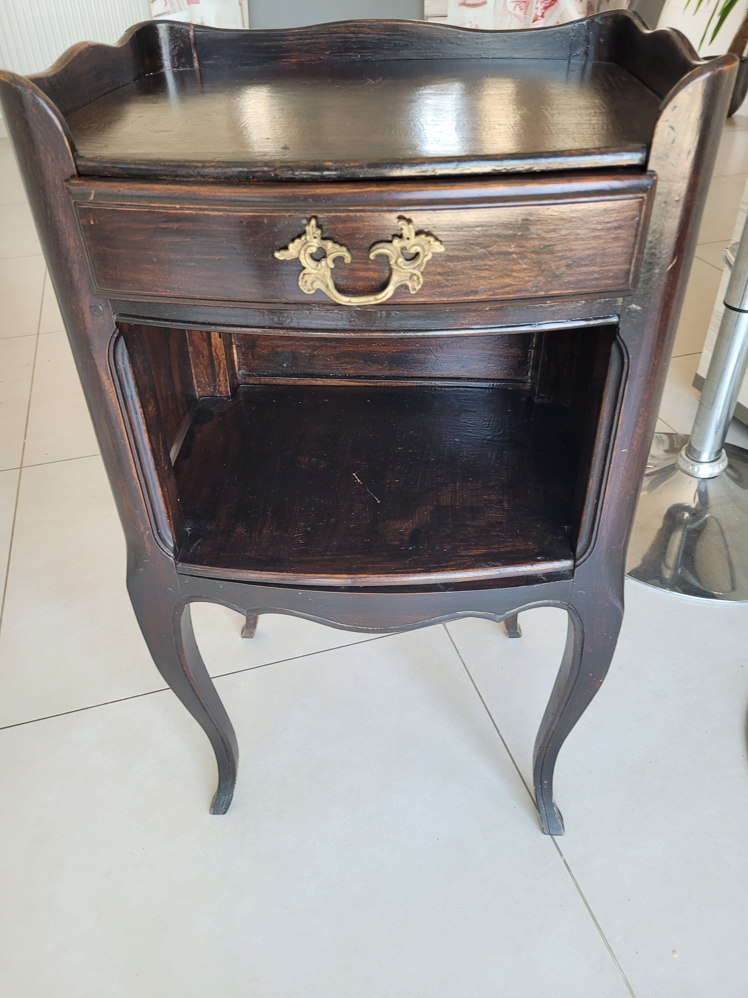 Table de chevet