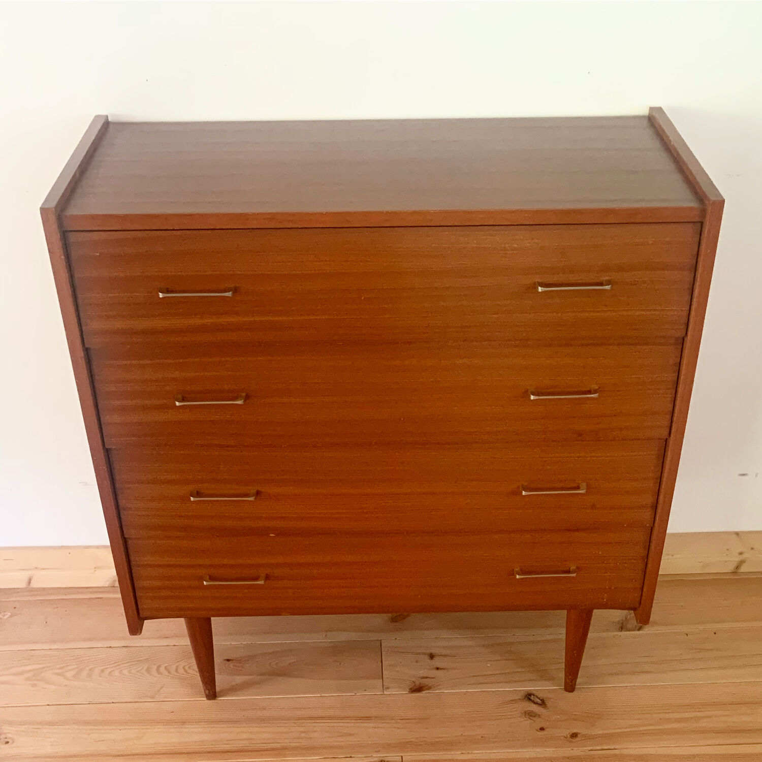 Commode années 50 pieds fuseaux