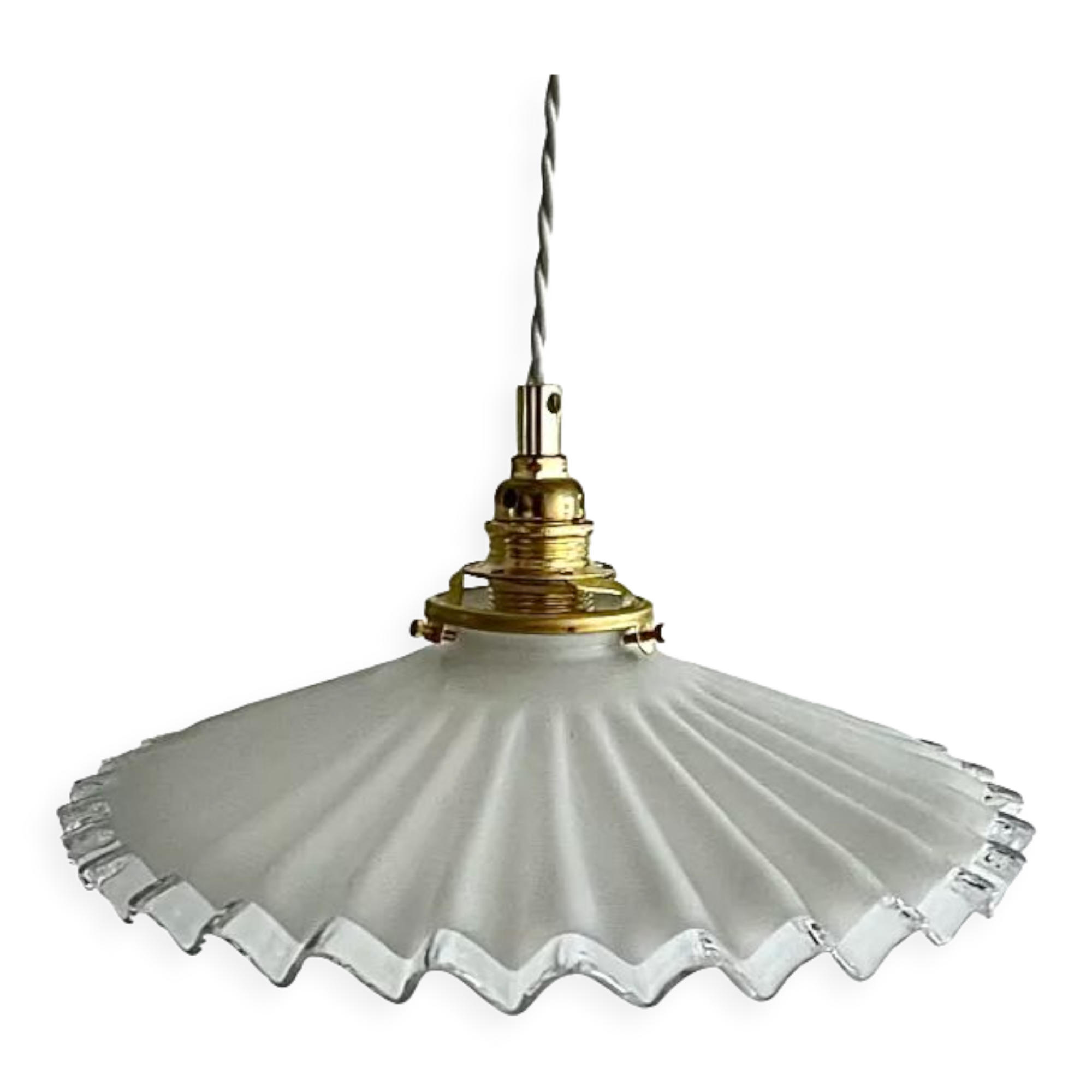 Suspension in electrified serrated white opaline to nine
