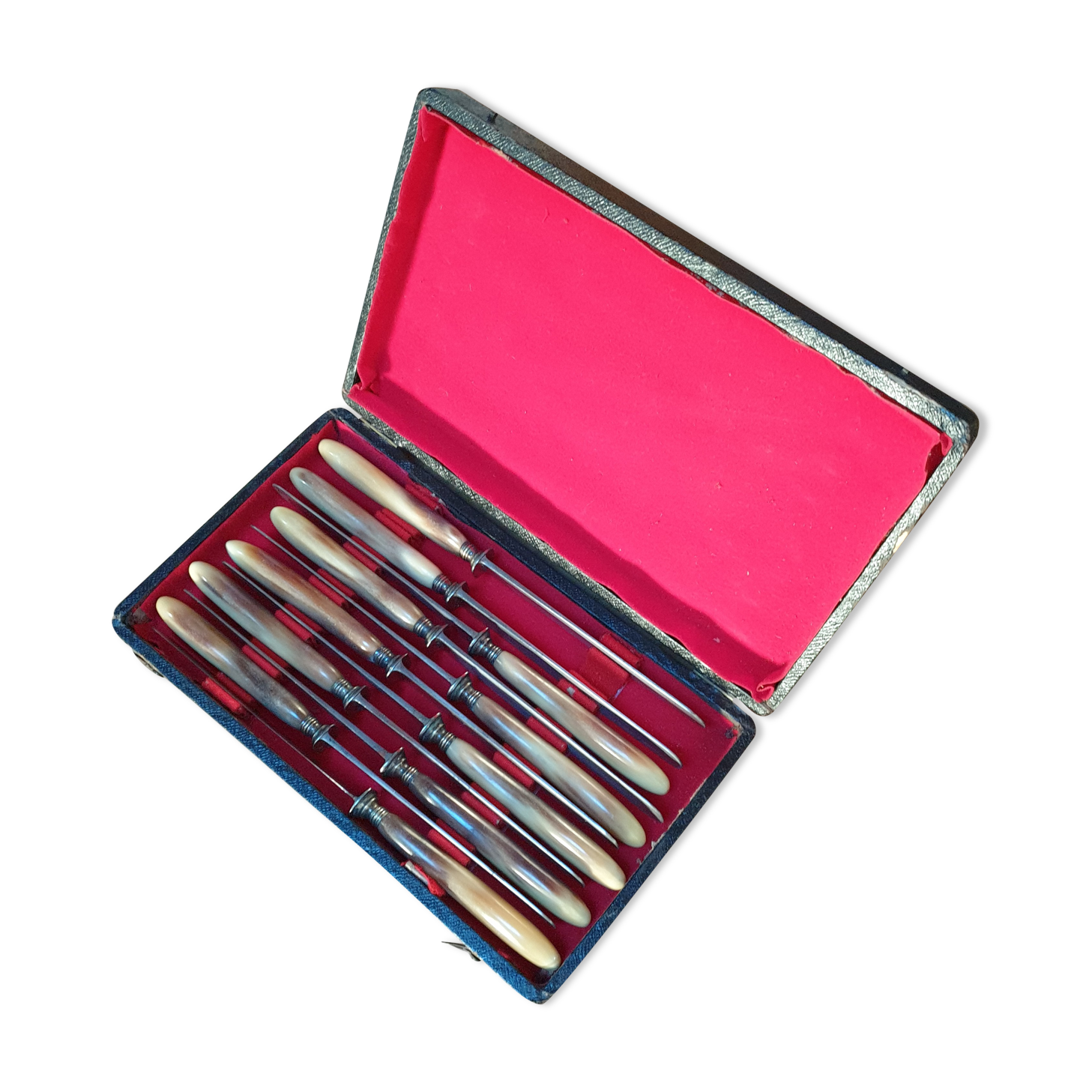 Set of 22 horn handle knives