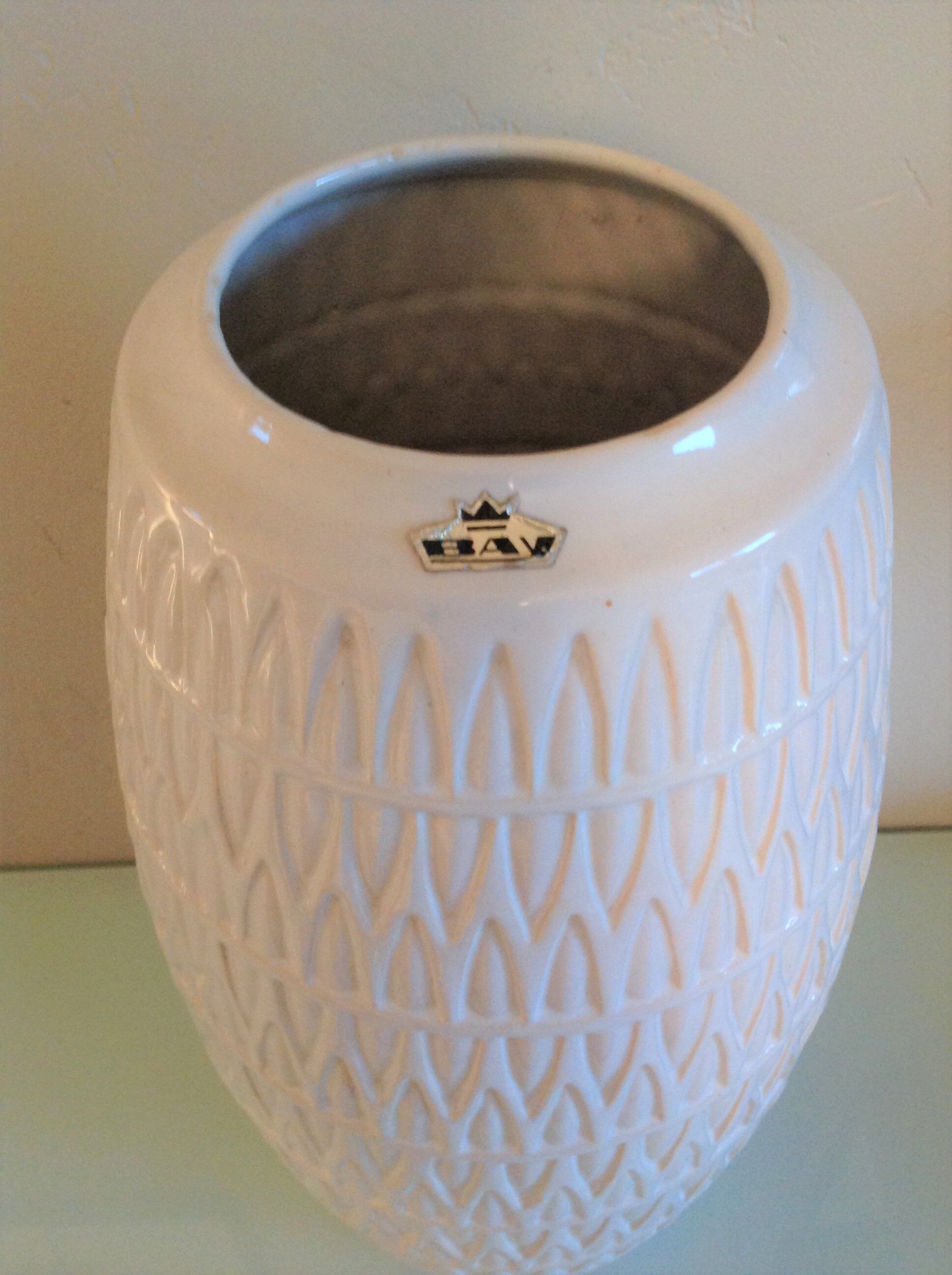 Ovoid vase in white ceramic pr Bay Keramik / vintage 60s-70s