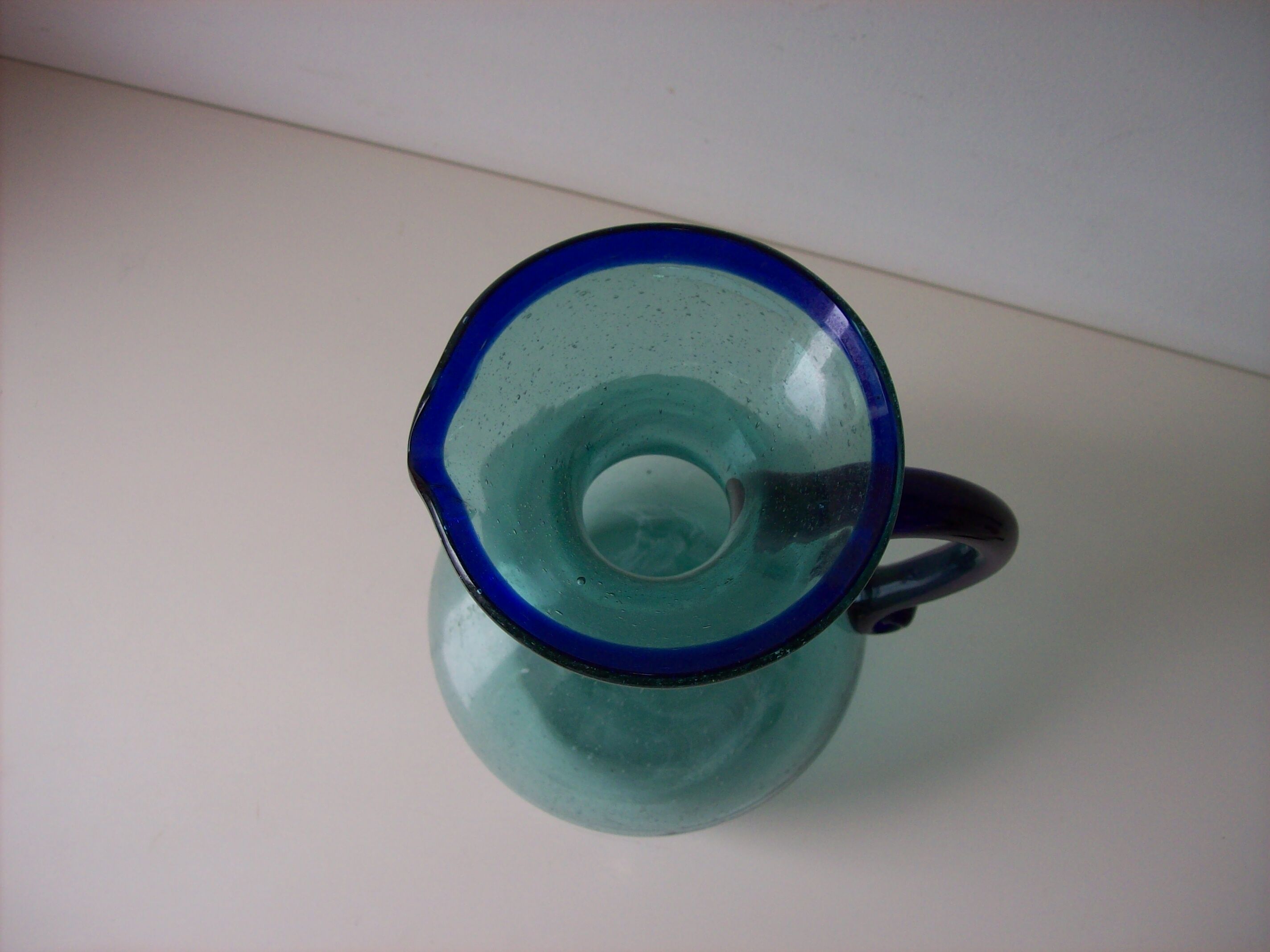 Pichet en verre bullé soufflé