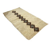Handcrafted moroccan berber carpet 139 x 83 cm