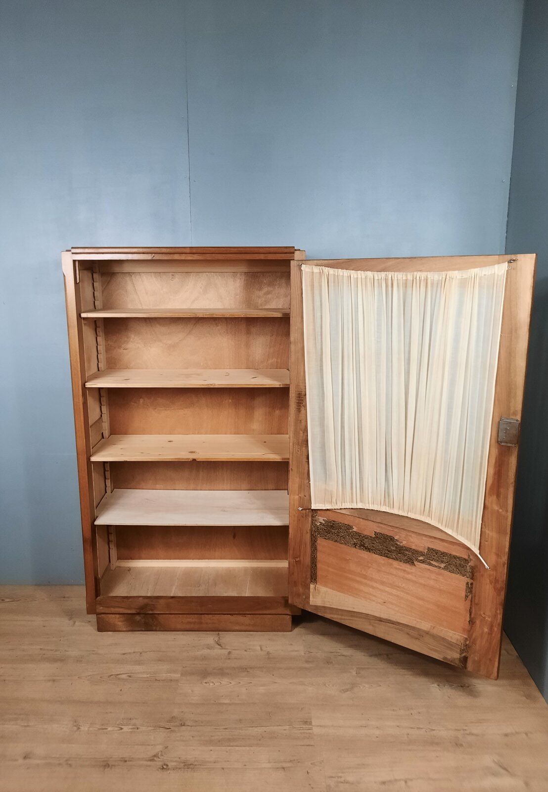 Bibliothèque vintage en noyer