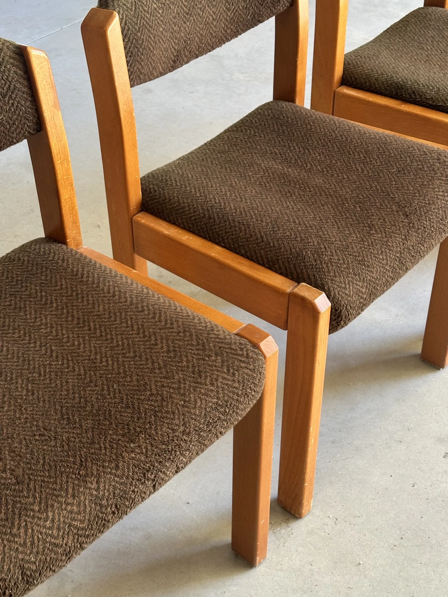 Set of 4 vintage chairs from the 70s/80s – Brown chocolate wood and fabric