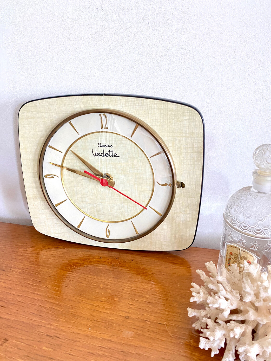 Wall clock Vintage Featured