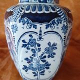 Delfts potiche with lid.