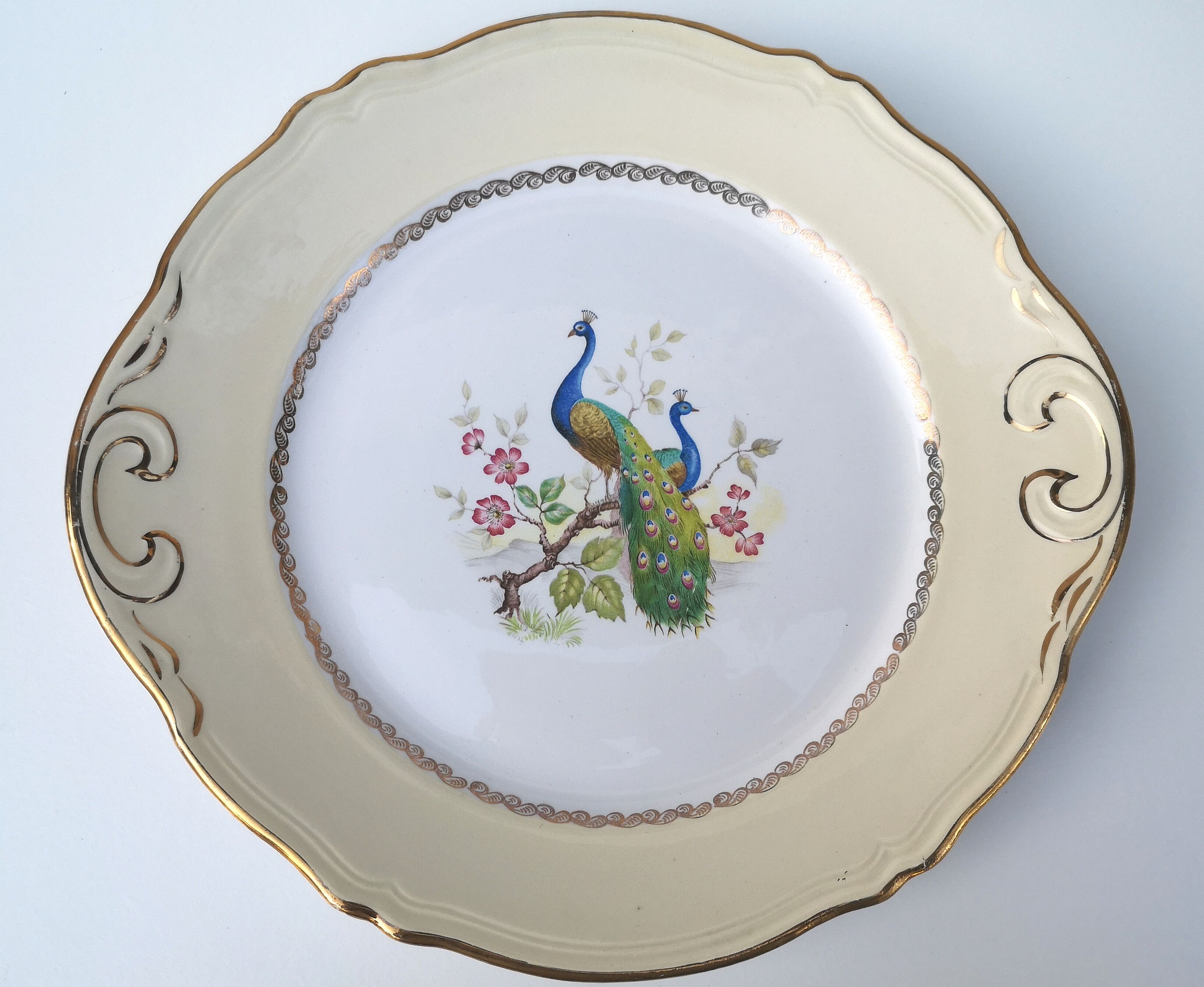 Cake dish model "Peacocks"