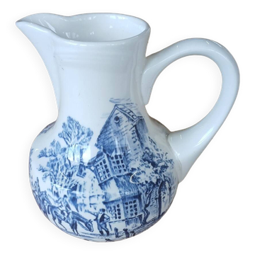 Petit pichet ancien en Terre de fer