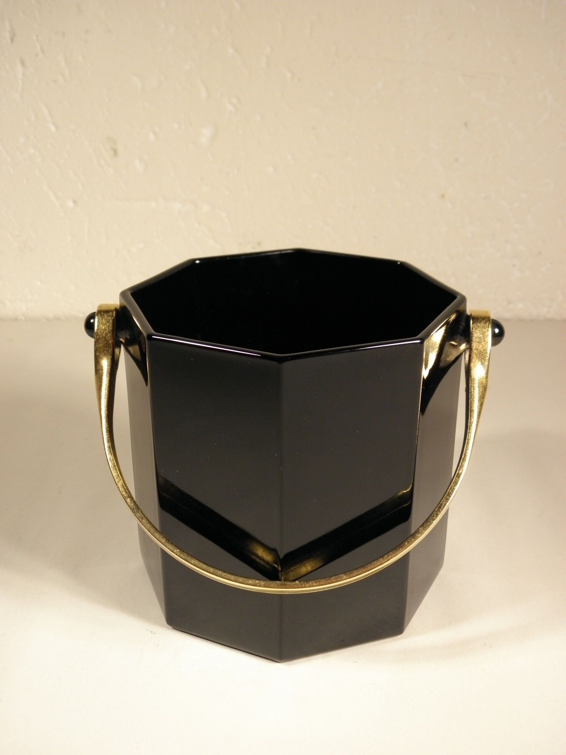 Black and gold ice bucket