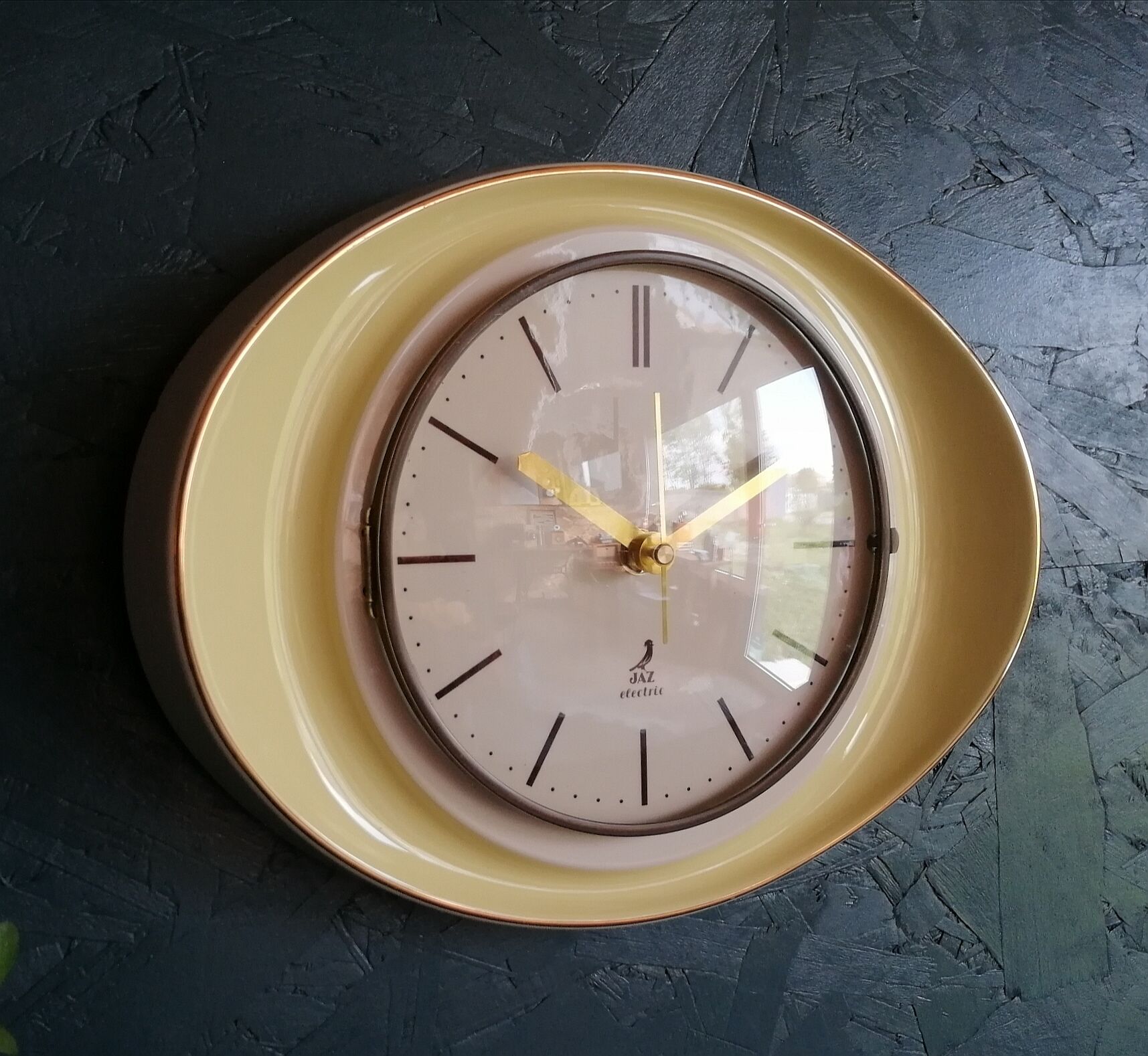 Vintage ceramic clock oval silent wall clock "Jaz yellow white gold"