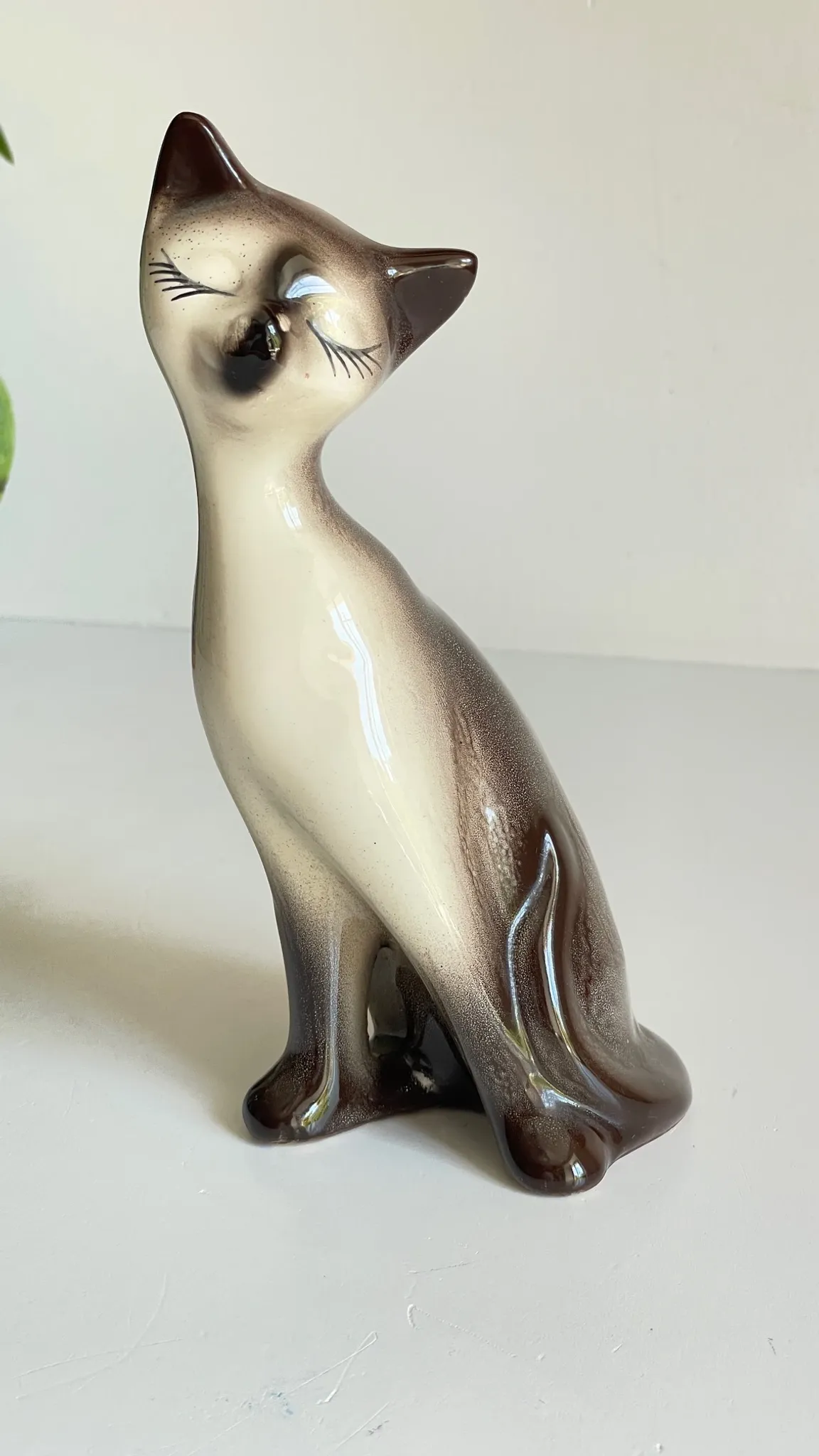 Vintage ceramic chat