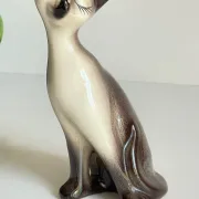 Vintage ceramic chat