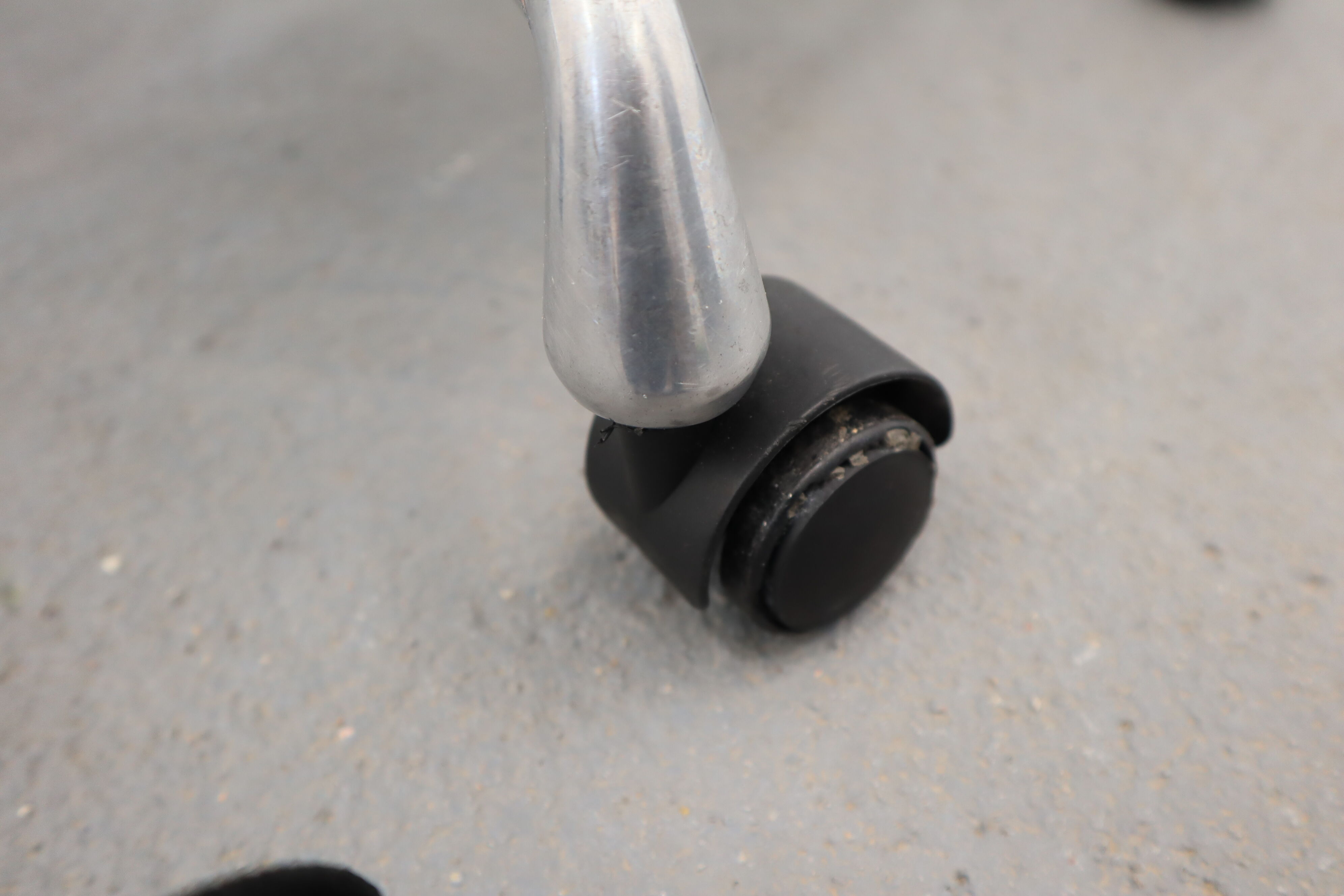 EA 219 swivel armchair by Charles & Ray Eames for Vitra, 1978