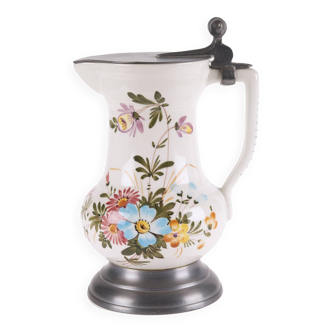 Cafetière, théière ou pichet en étain et céramique.