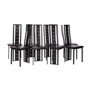 Ensemble de huit chaises de salle