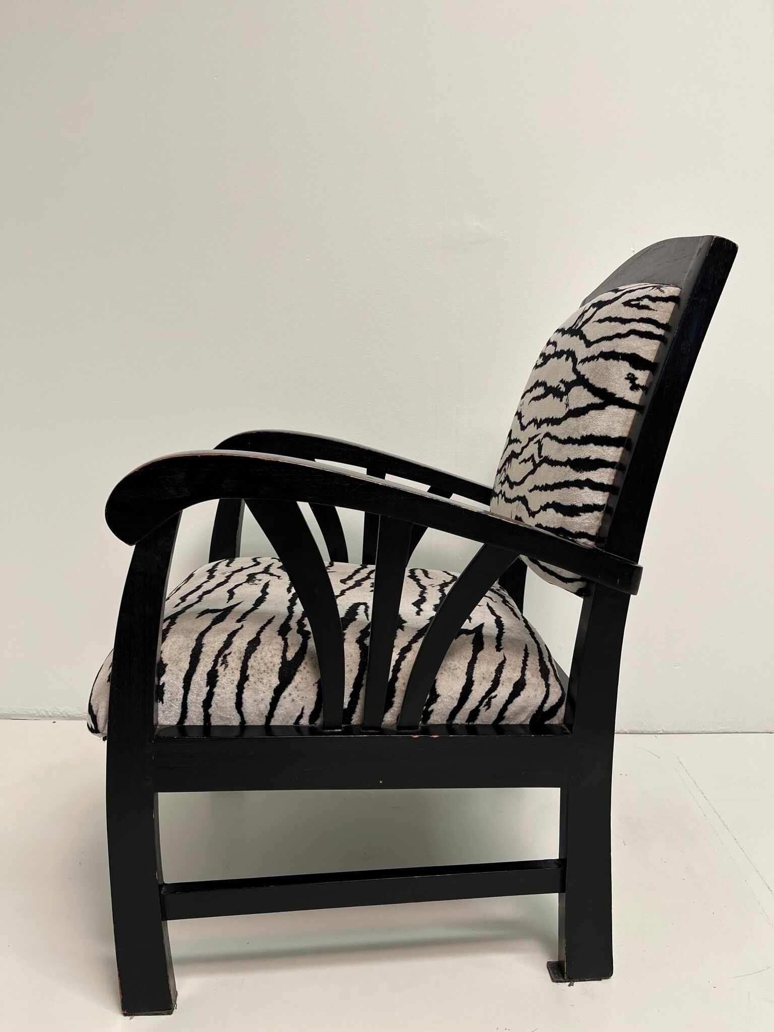 Armchair style Louis XV zebra