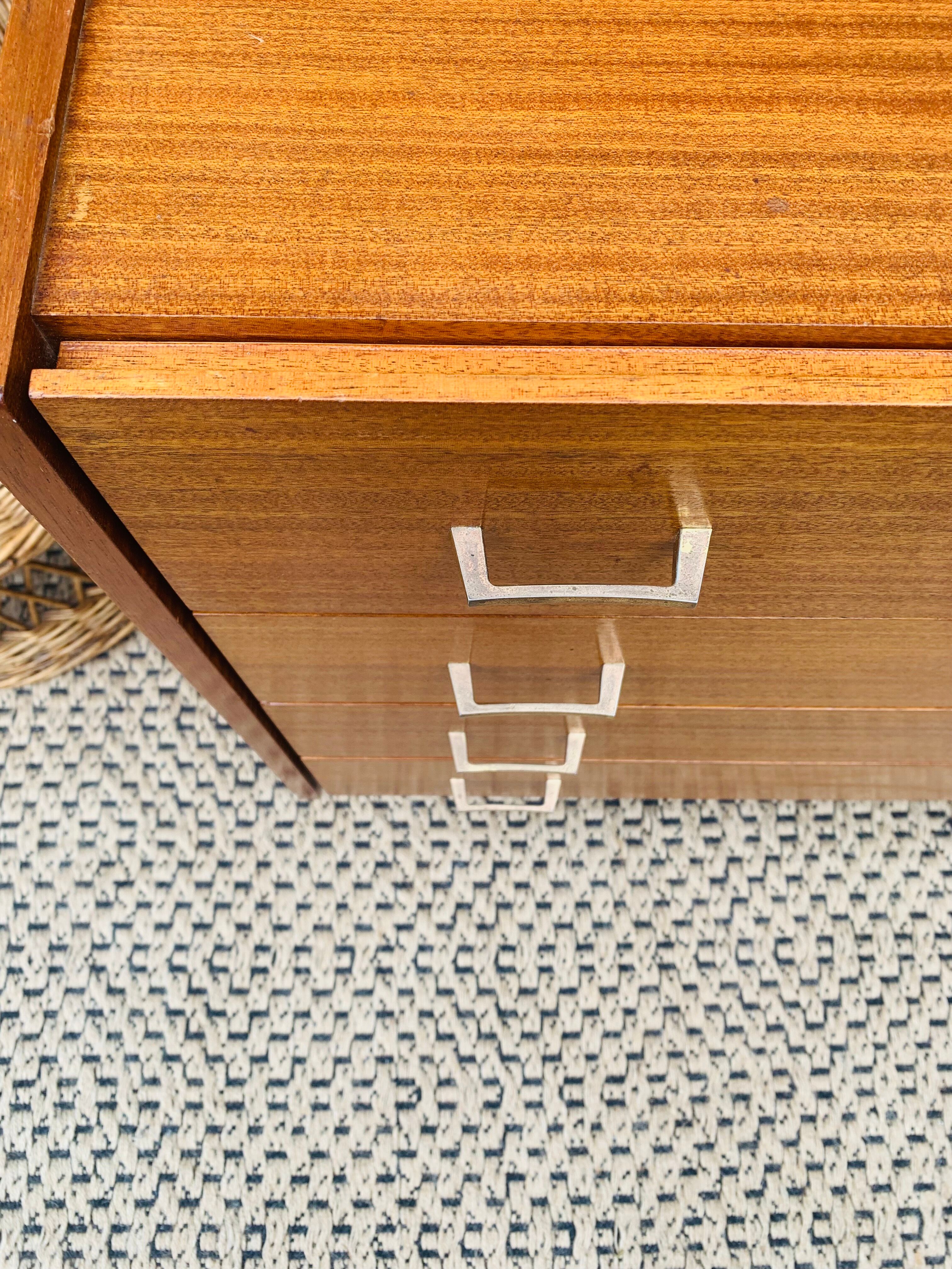 Vintage chest of drawers with 4 drawers