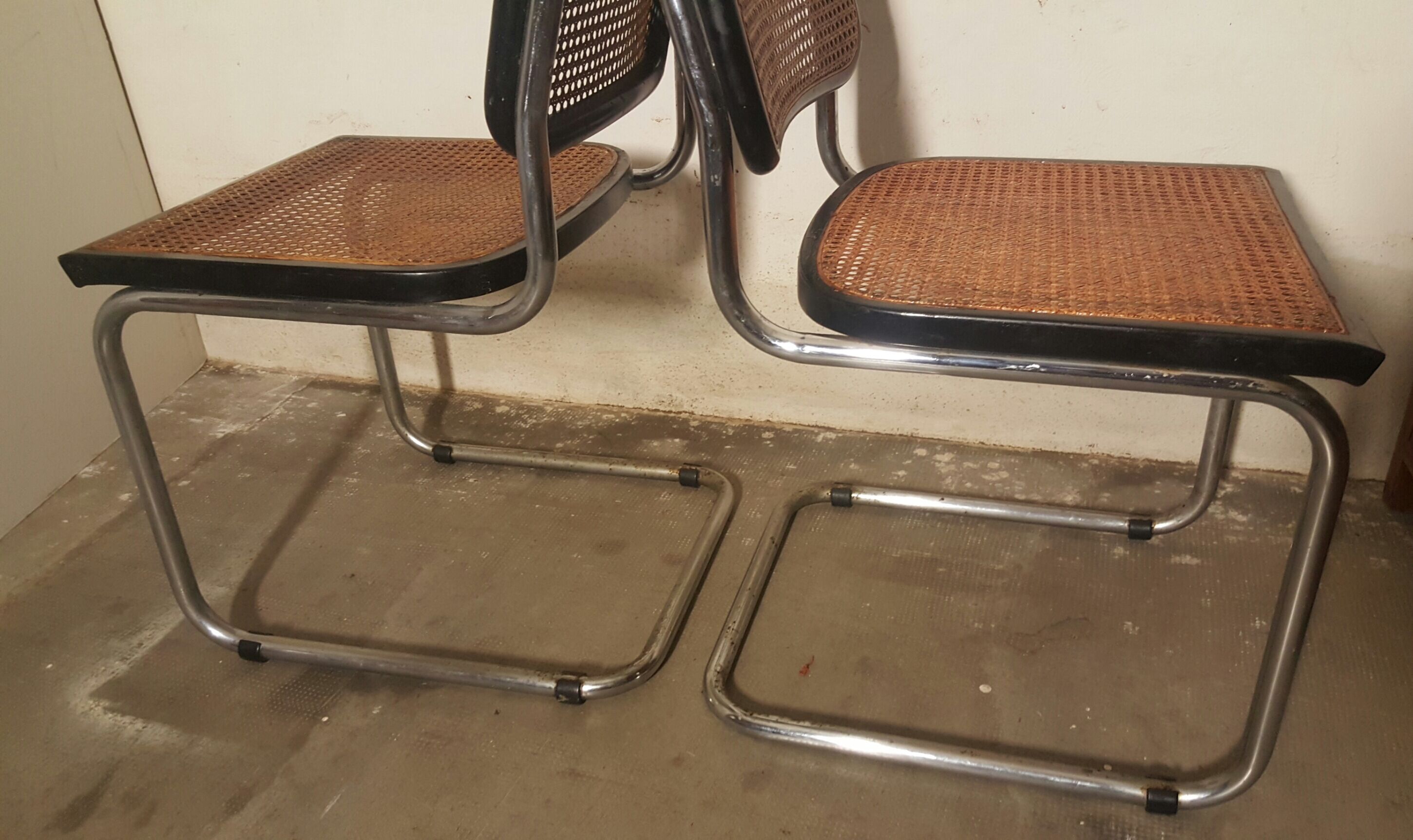 Paire de chaises B32
