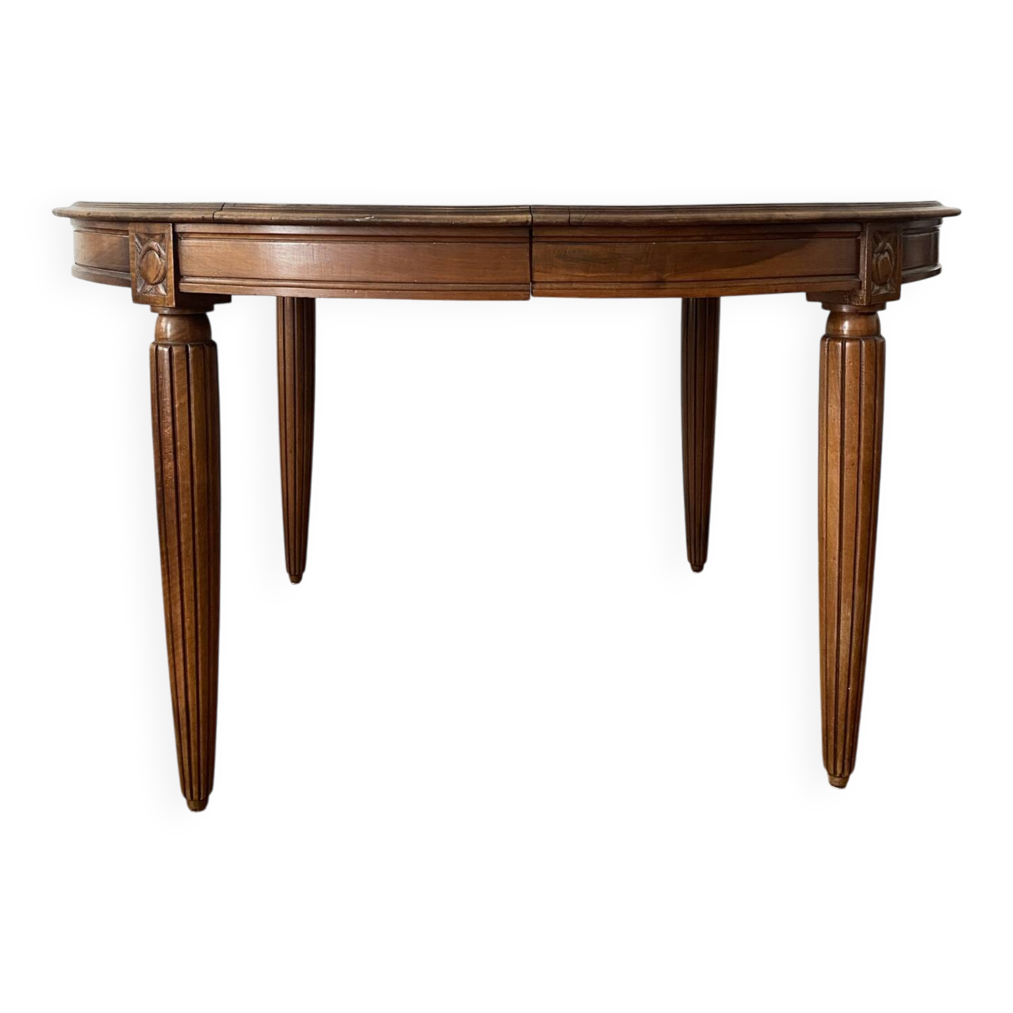 Extendable wooden table